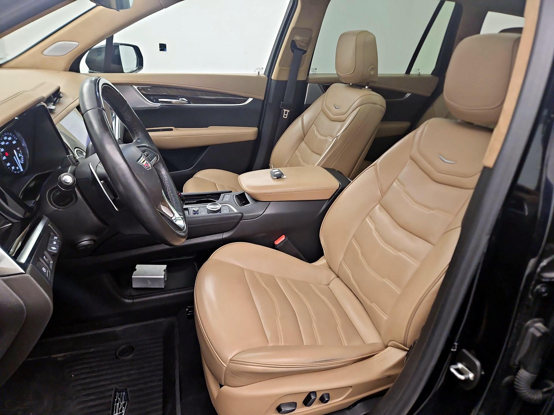 Thumbnail: 2022 Cadillac XT6 - 11