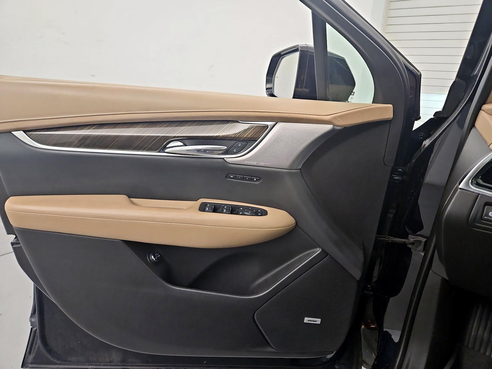 Thumbnail: 2022 Cadillac XT6 - 12