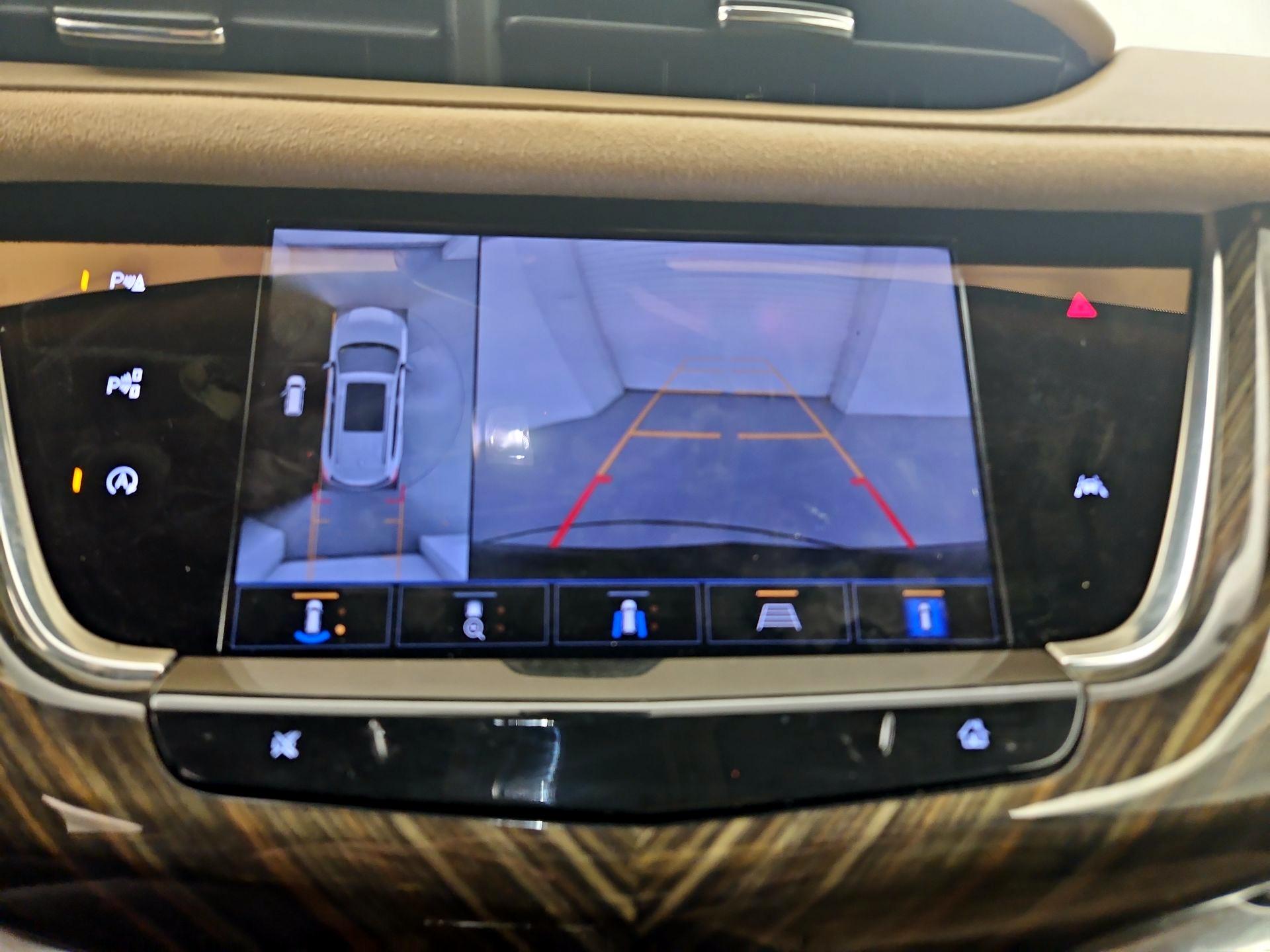 Thumbnail: 2022 Cadillac XT6 - 13