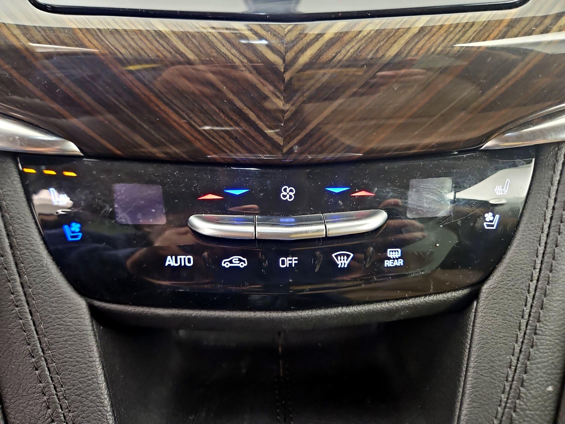 Thumbnail: 2022 Cadillac XT6 - 15