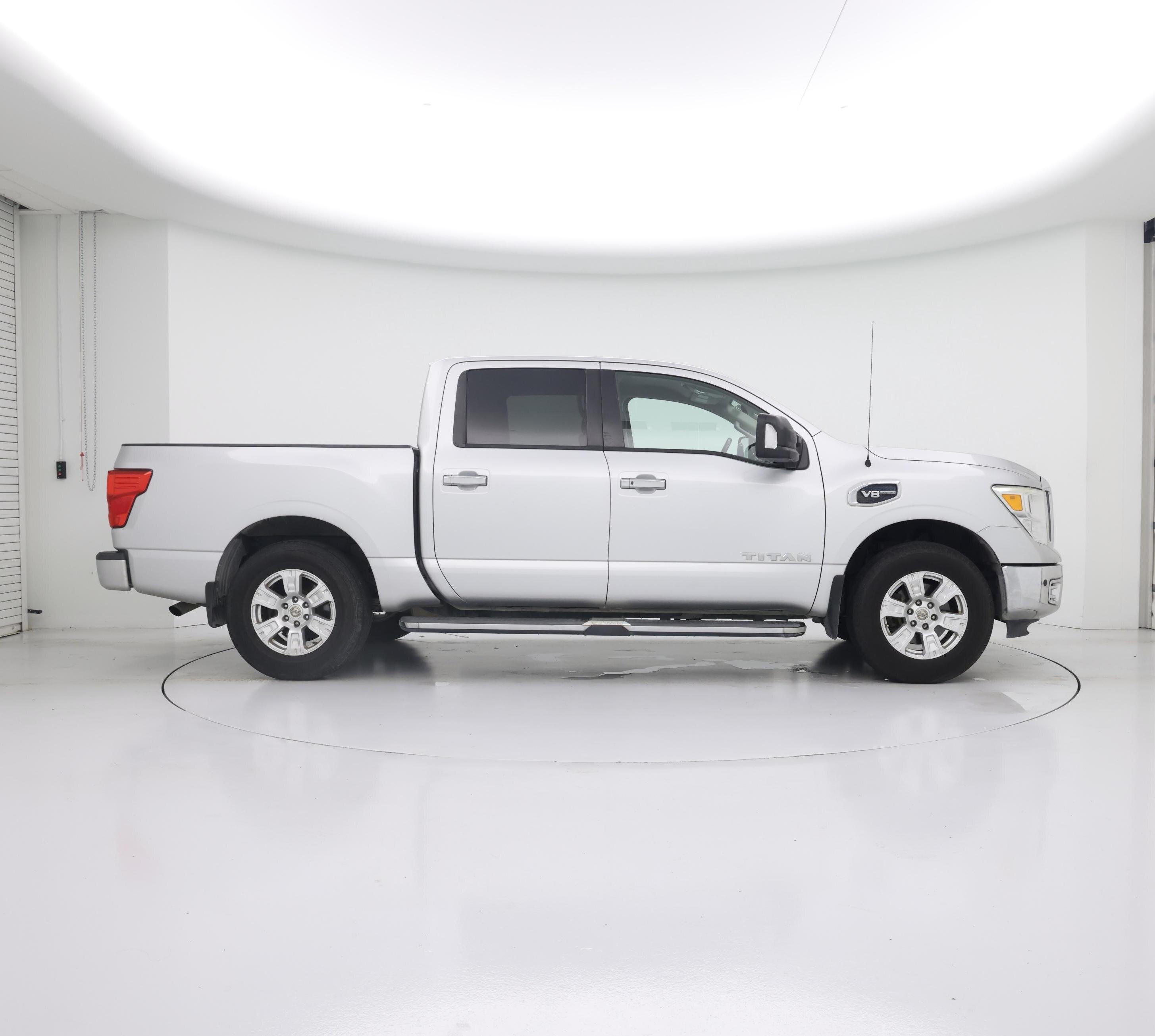 Thumbnail: 2017 Nissan Titan - 7