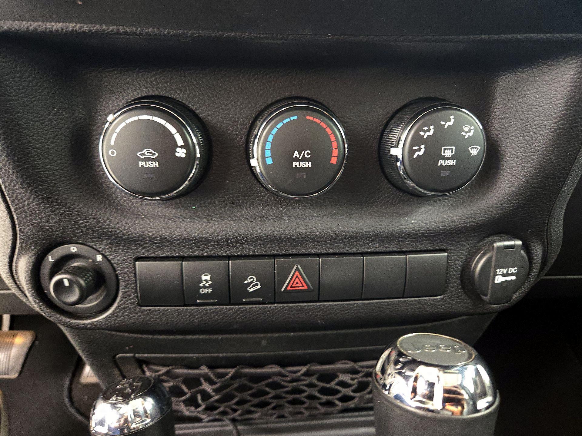 Thumbnail: 2018 Jeep Wrangler - 15