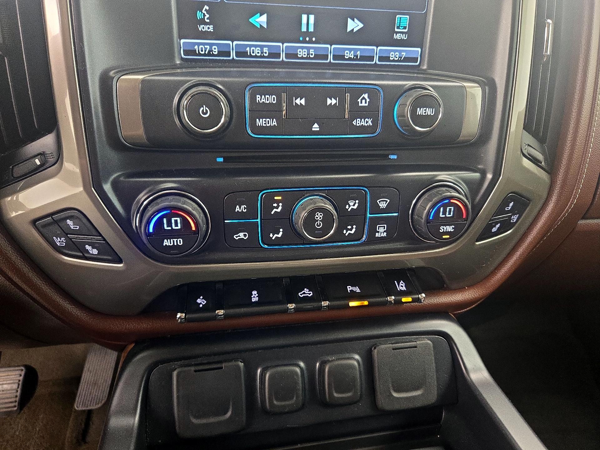 Thumbnail: 2015 Chevrolet Silverado 1500 - 16