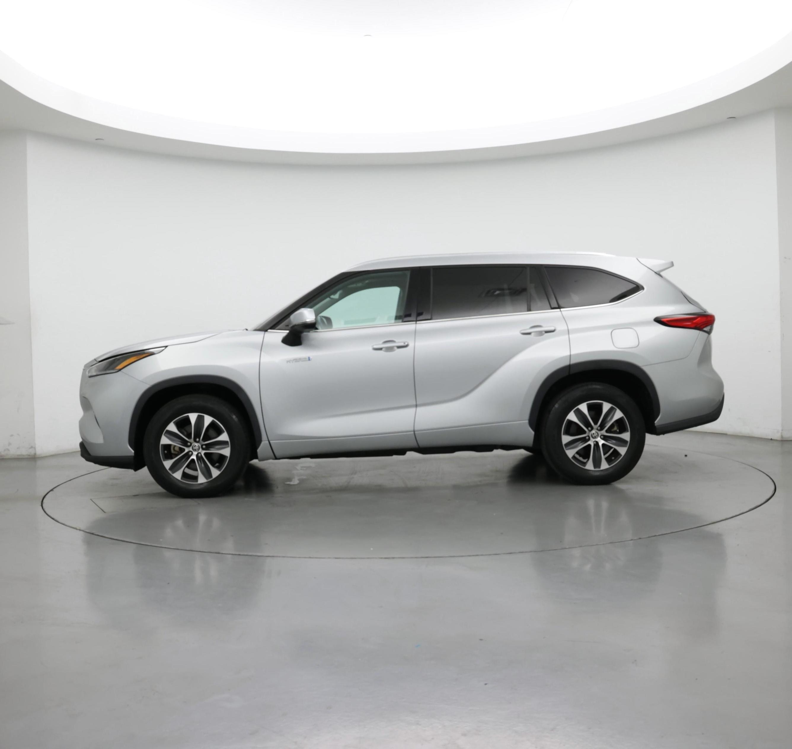 Thumbnail: 2021 Toyota Highlander - 3