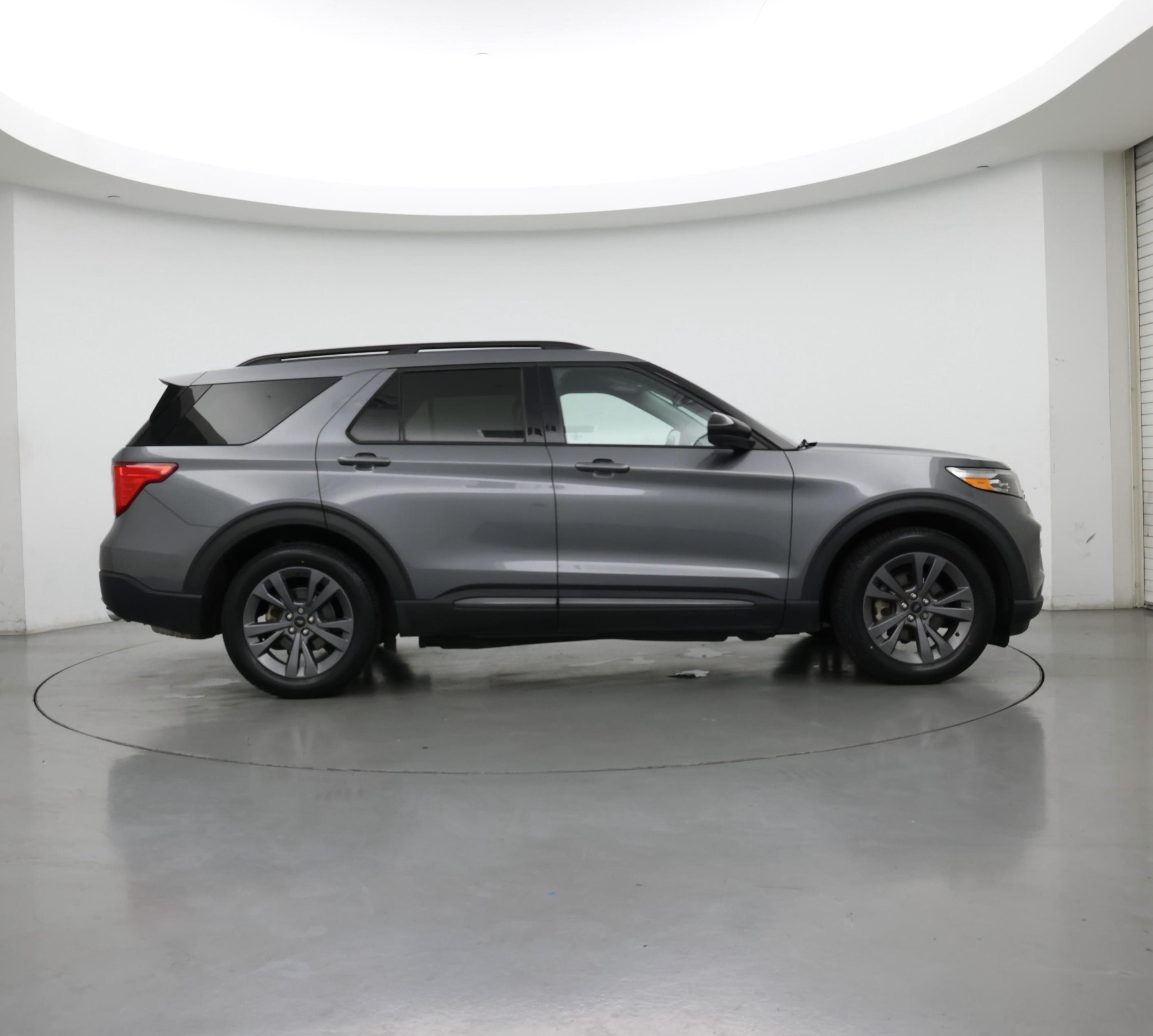 Thumbnail: 2022 Ford Explorer - 7