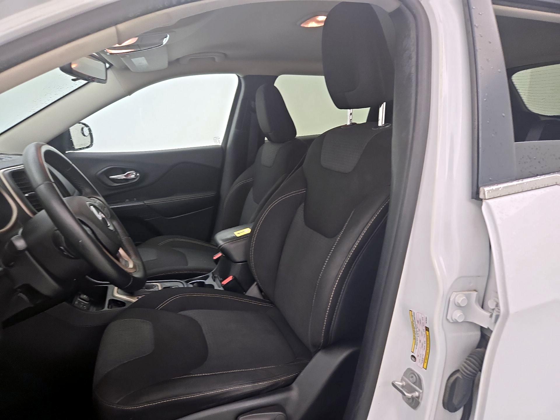 Thumbnail: 2015 Jeep Cherokee - 11