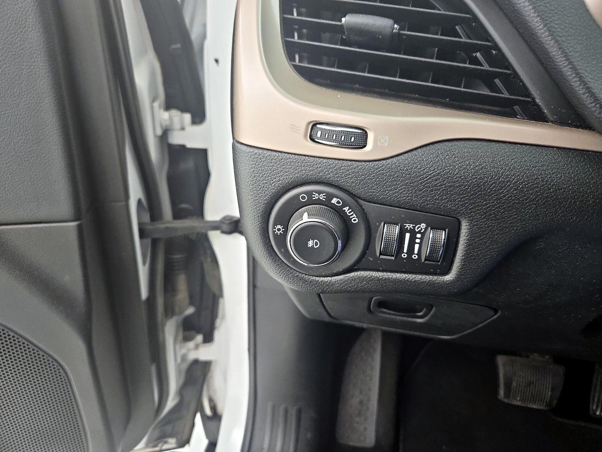 Thumbnail: 2015 Jeep Cherokee - 13