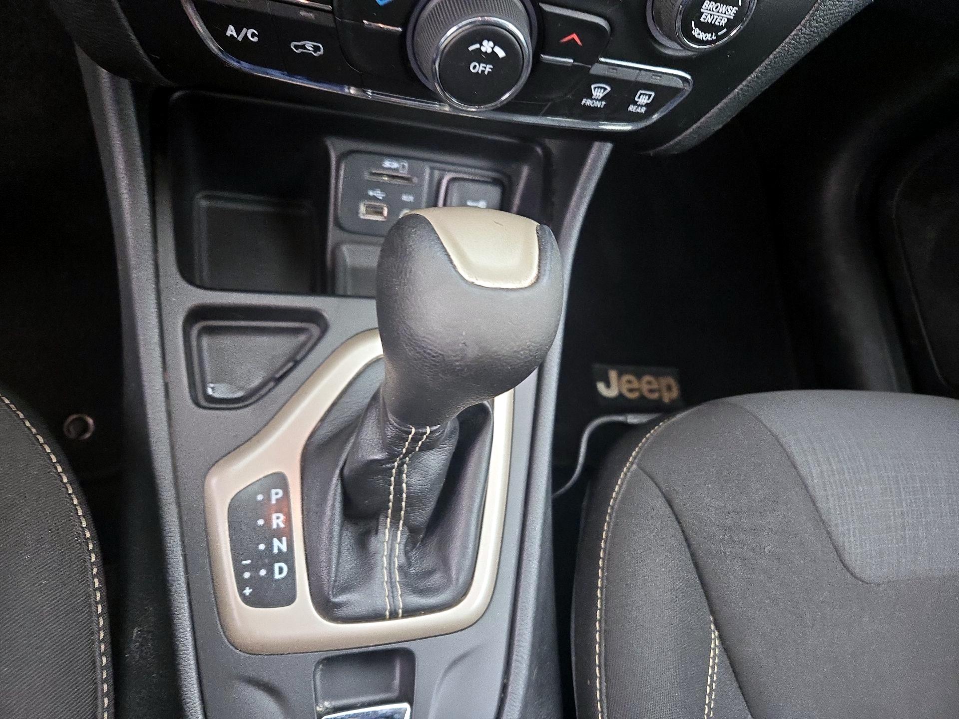 Thumbnail: 2015 Jeep Cherokee - 18