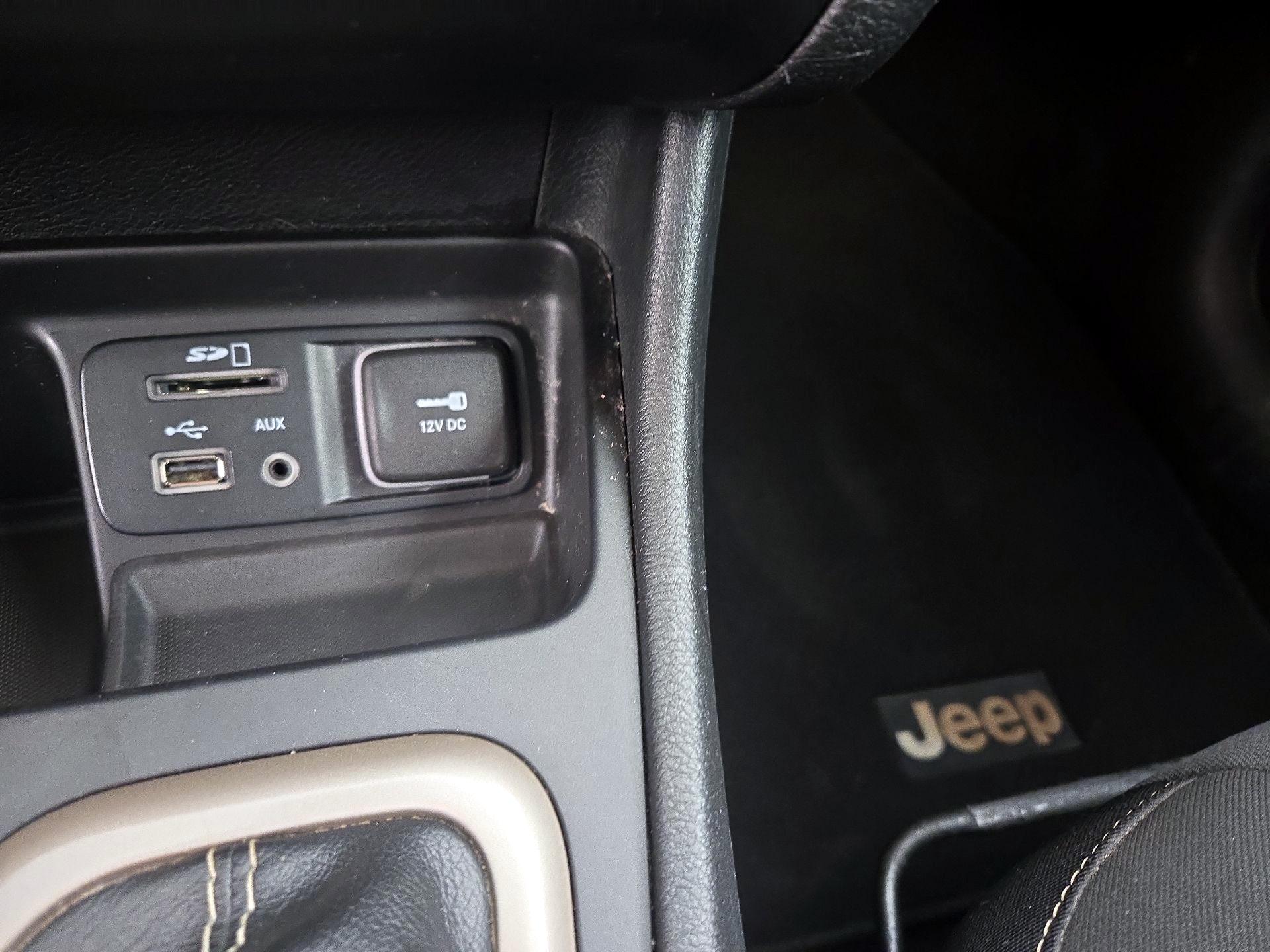 Thumbnail: 2015 Jeep Cherokee - 19