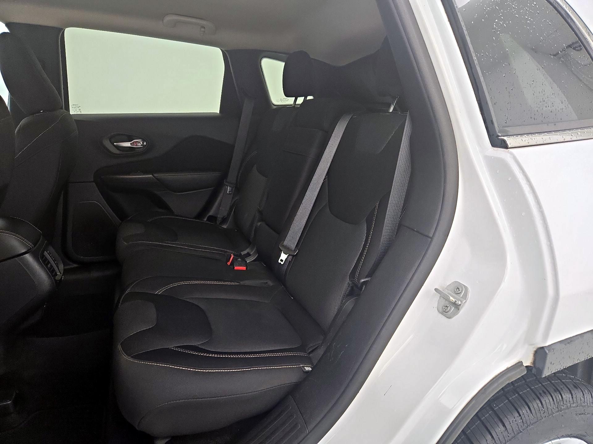 Thumbnail: 2015 Jeep Cherokee - 20