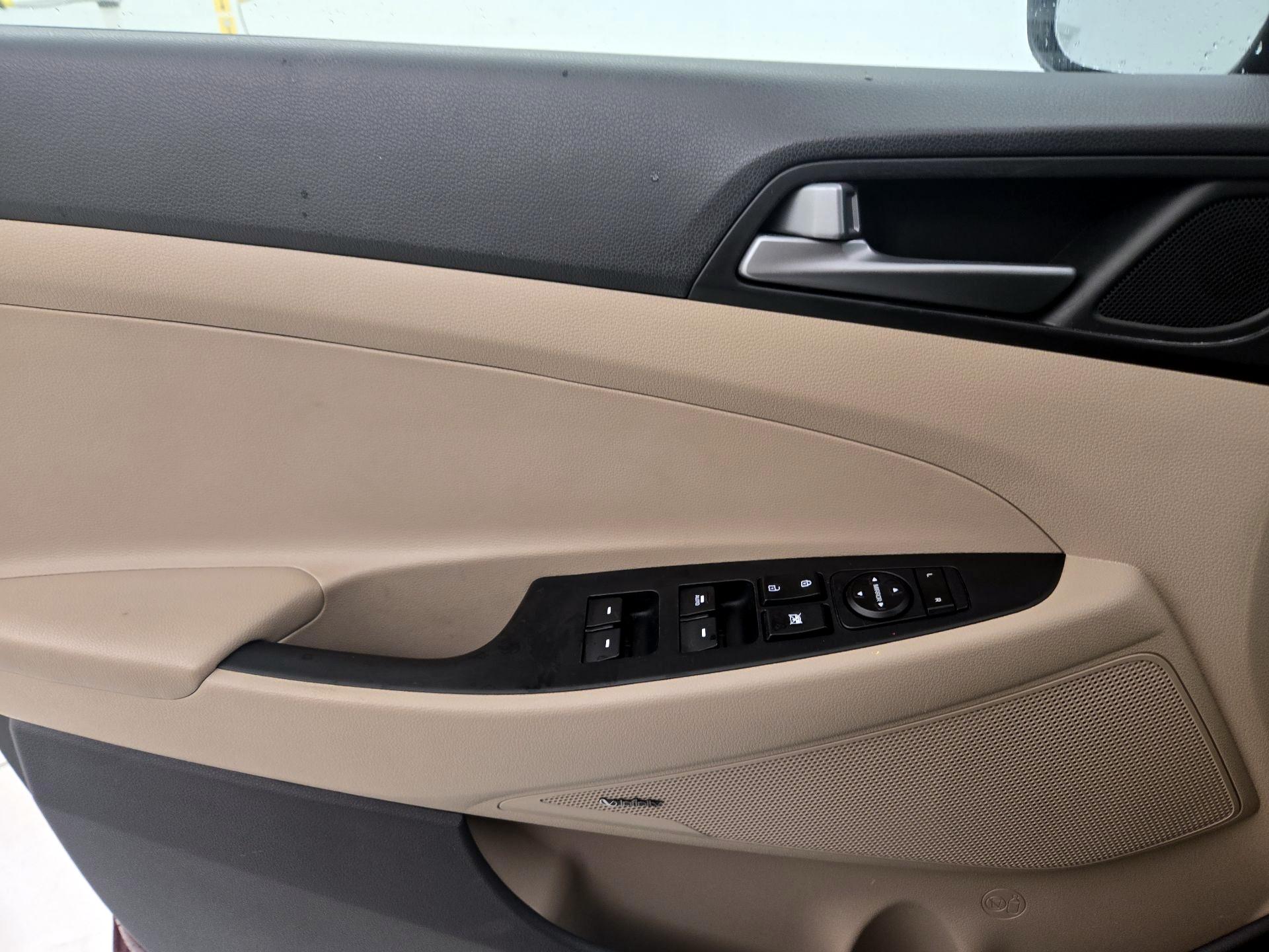 Thumbnail: 2017 Hyundai Tucson - 12