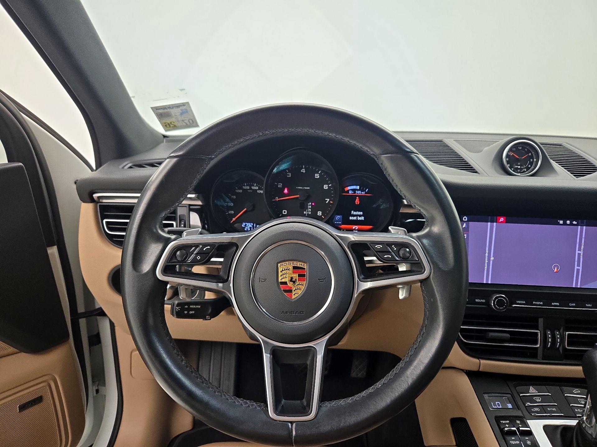 Thumbnail: 2021 Porsche Macan - 10