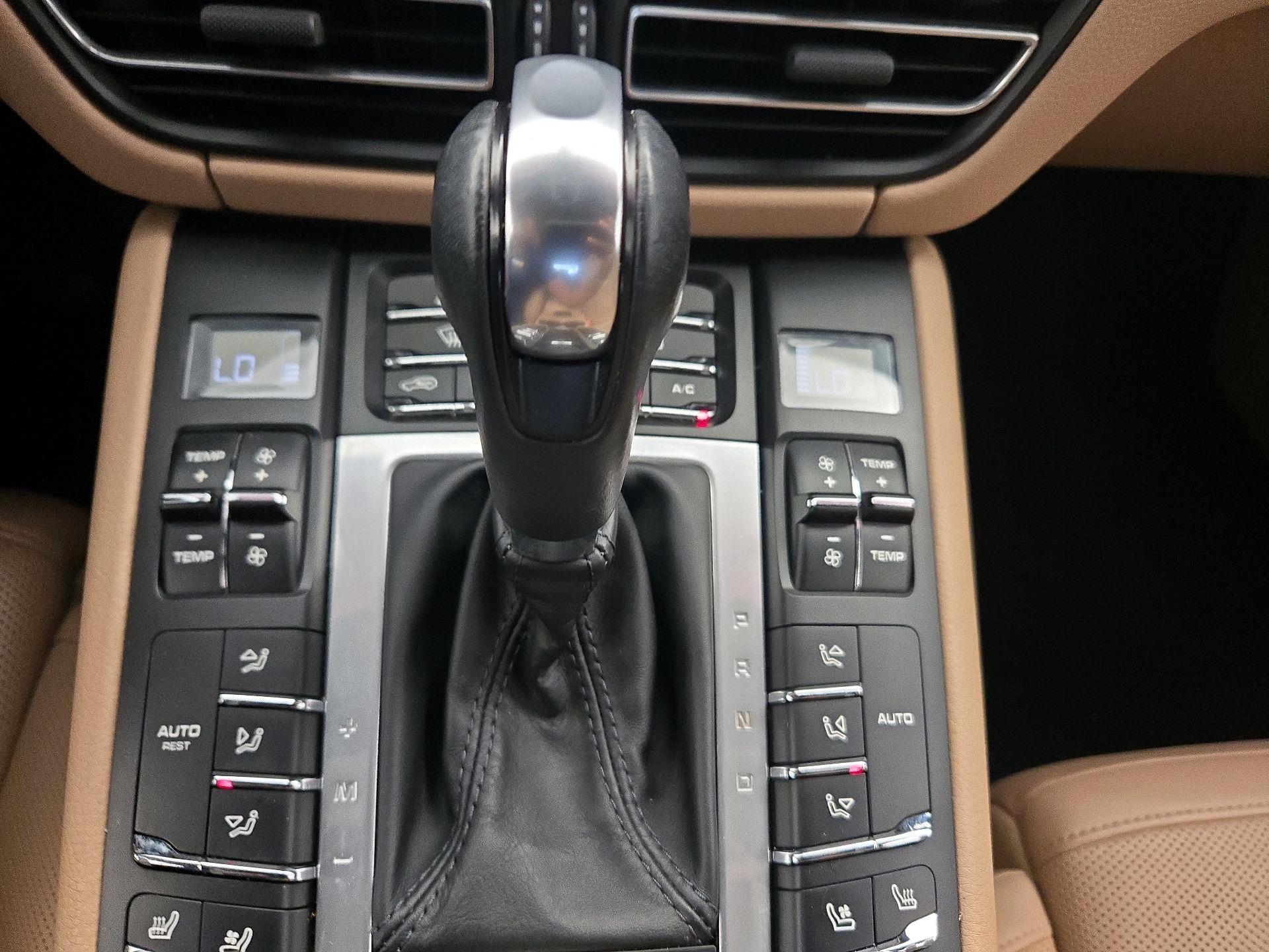 Thumbnail: 2021 Porsche Macan - 18