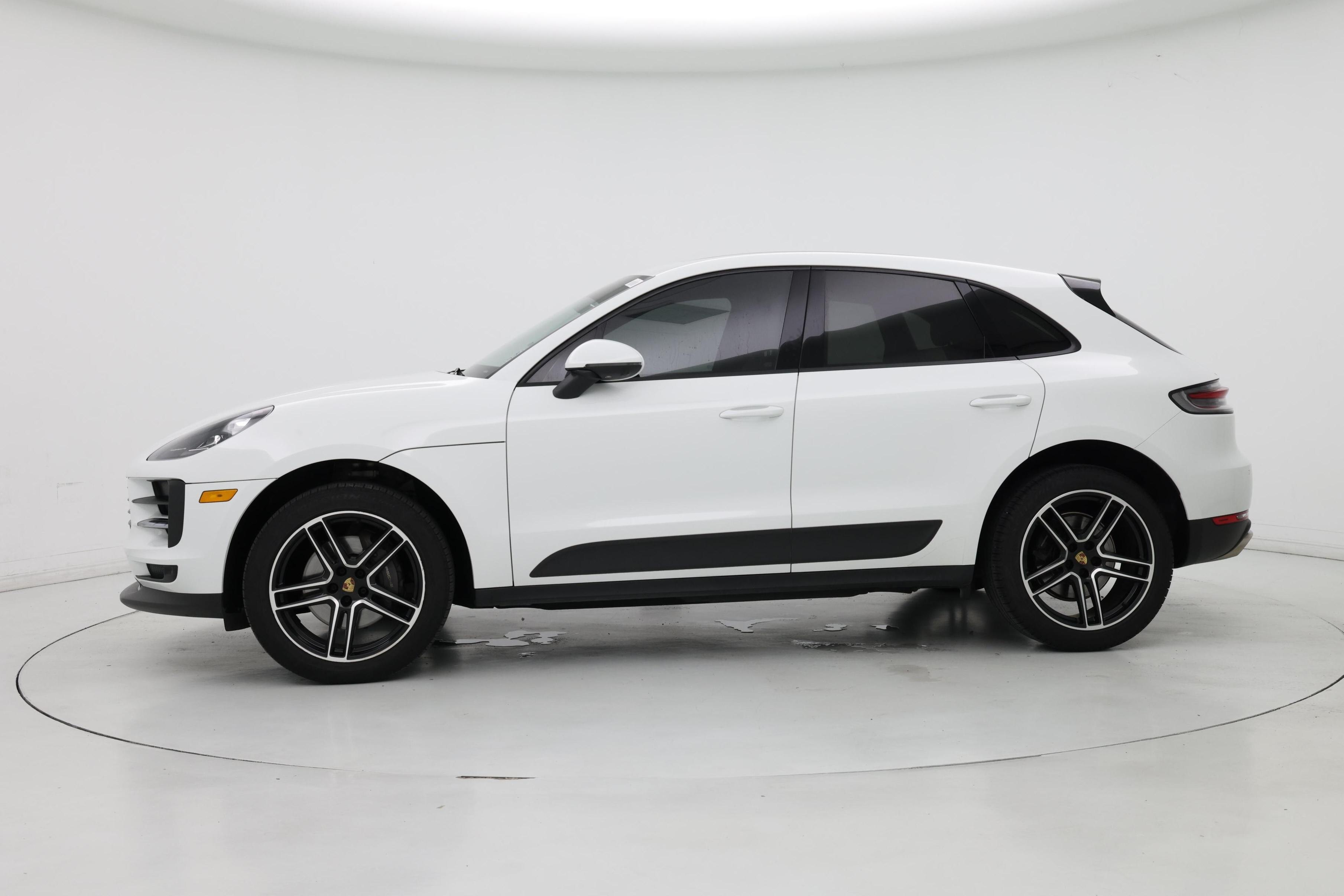 Thumbnail: 2021 Porsche Macan - 3