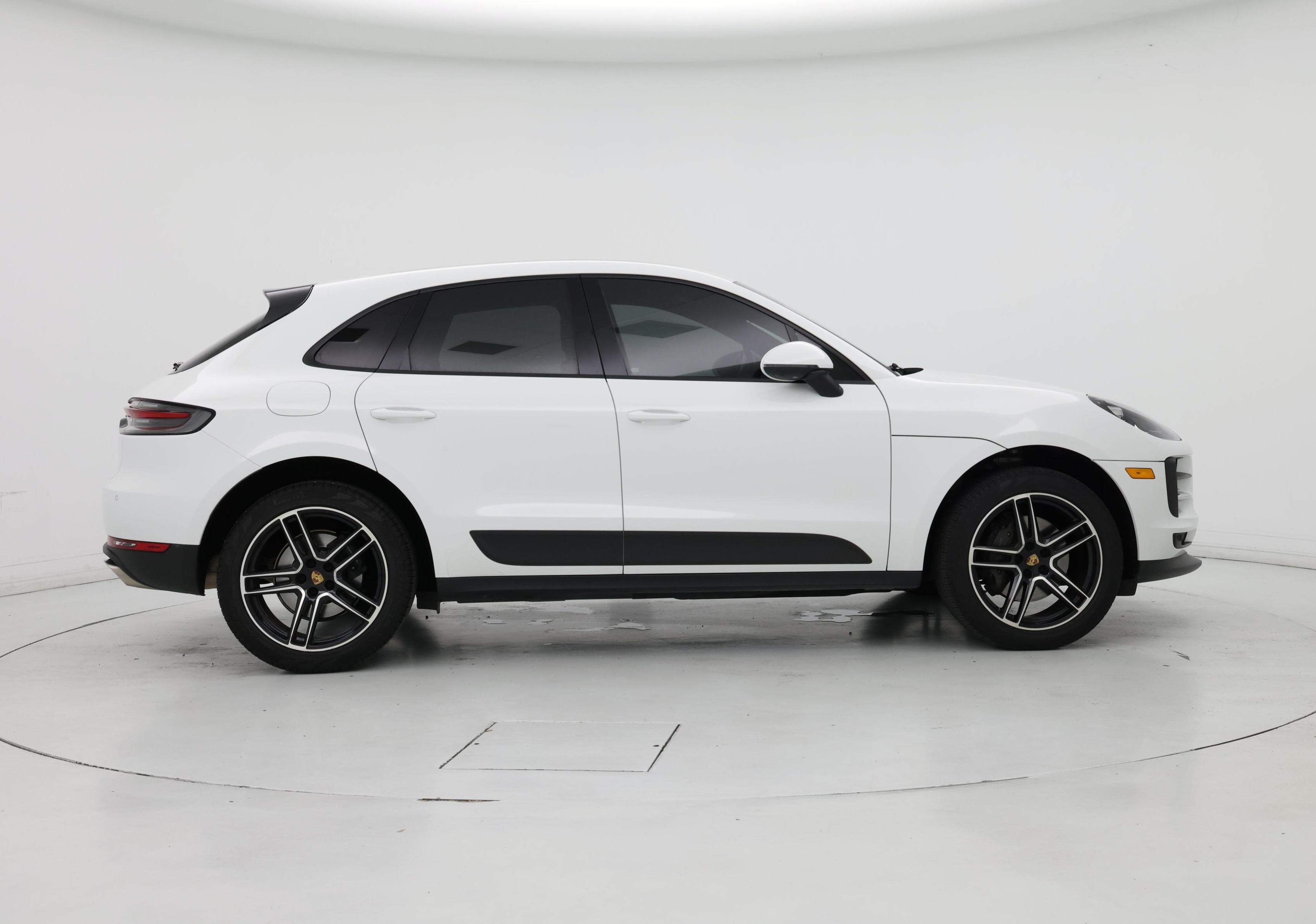 Thumbnail: 2021 Porsche Macan - 7