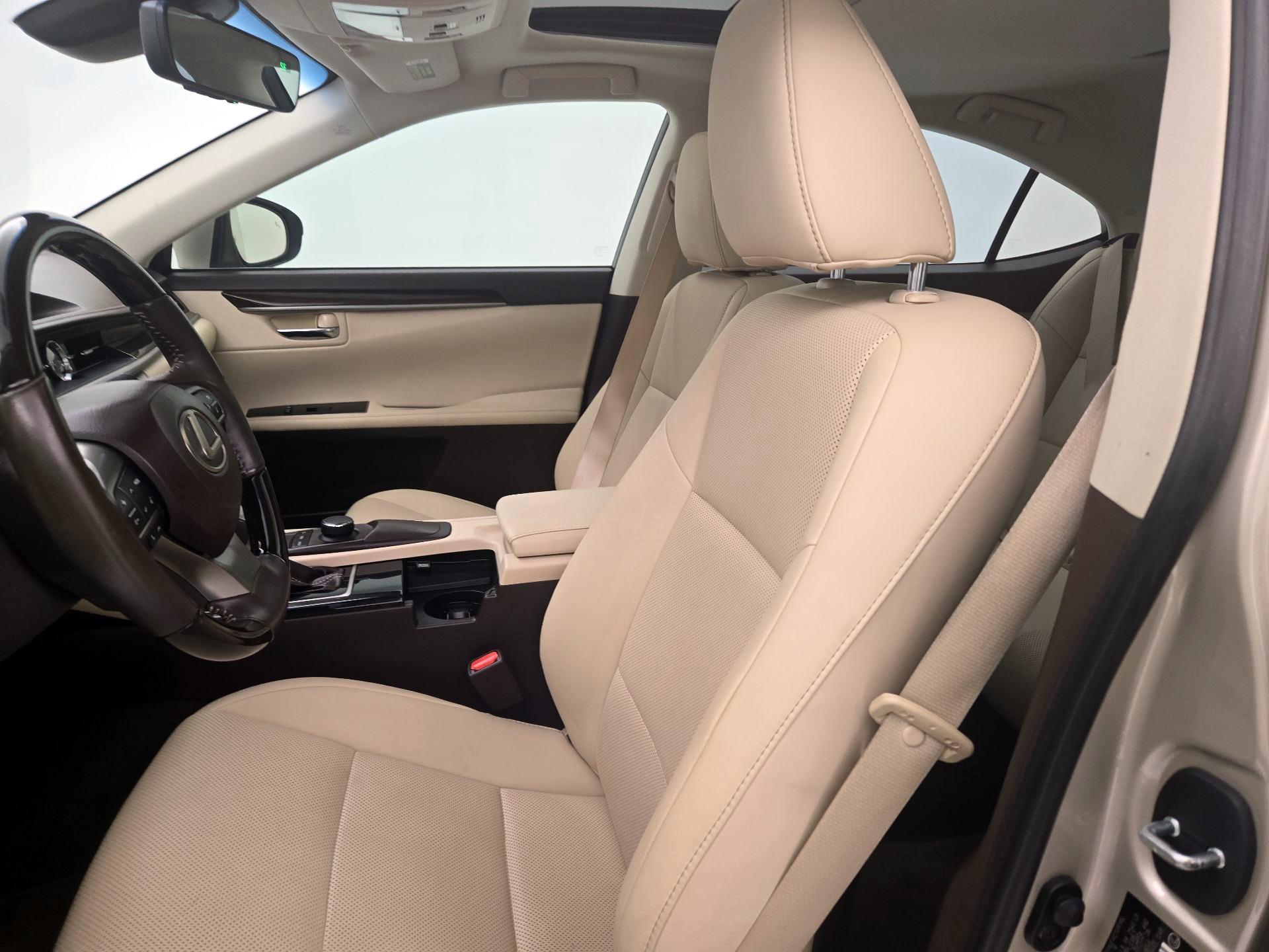 Thumbnail: 2016 Lexus ES - 11
