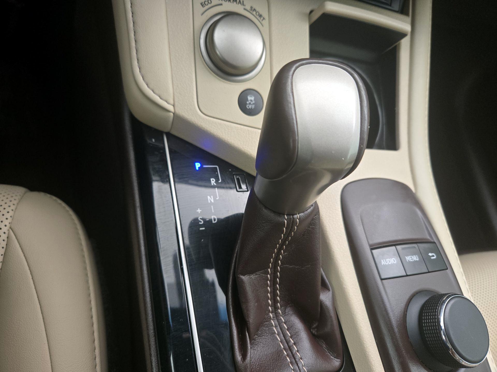Thumbnail: 2016 Lexus ES - 17