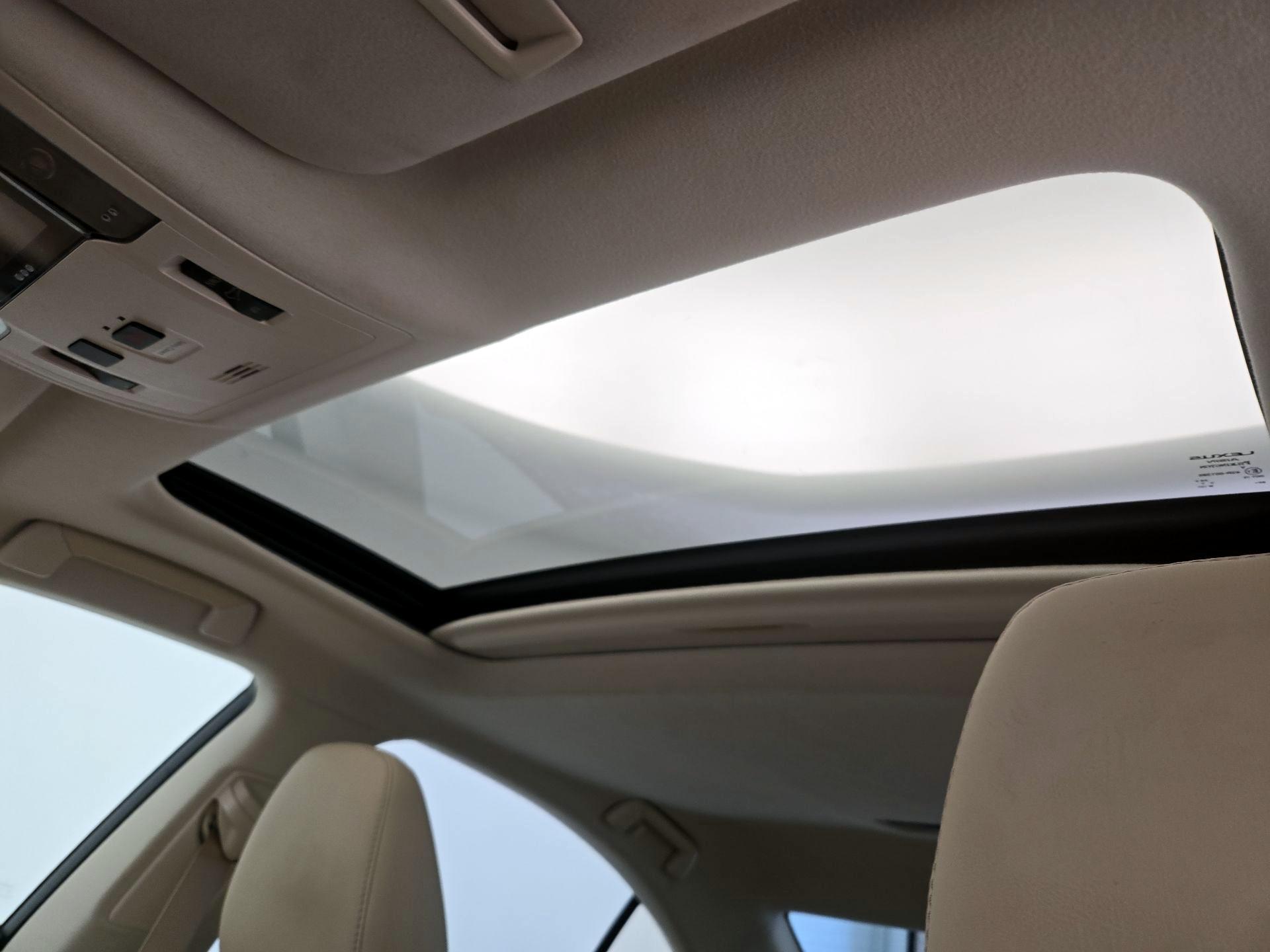 Thumbnail: 2016 Lexus ES - 19