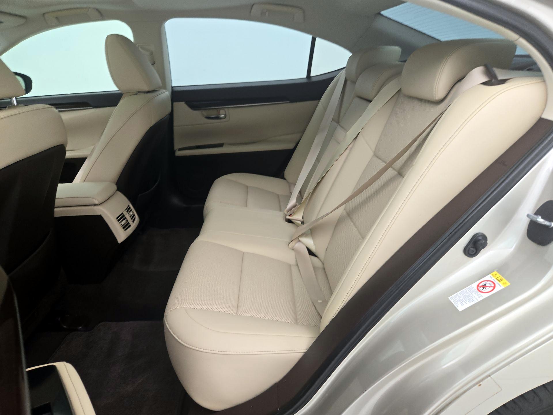 Thumbnail: 2016 Lexus ES - 20