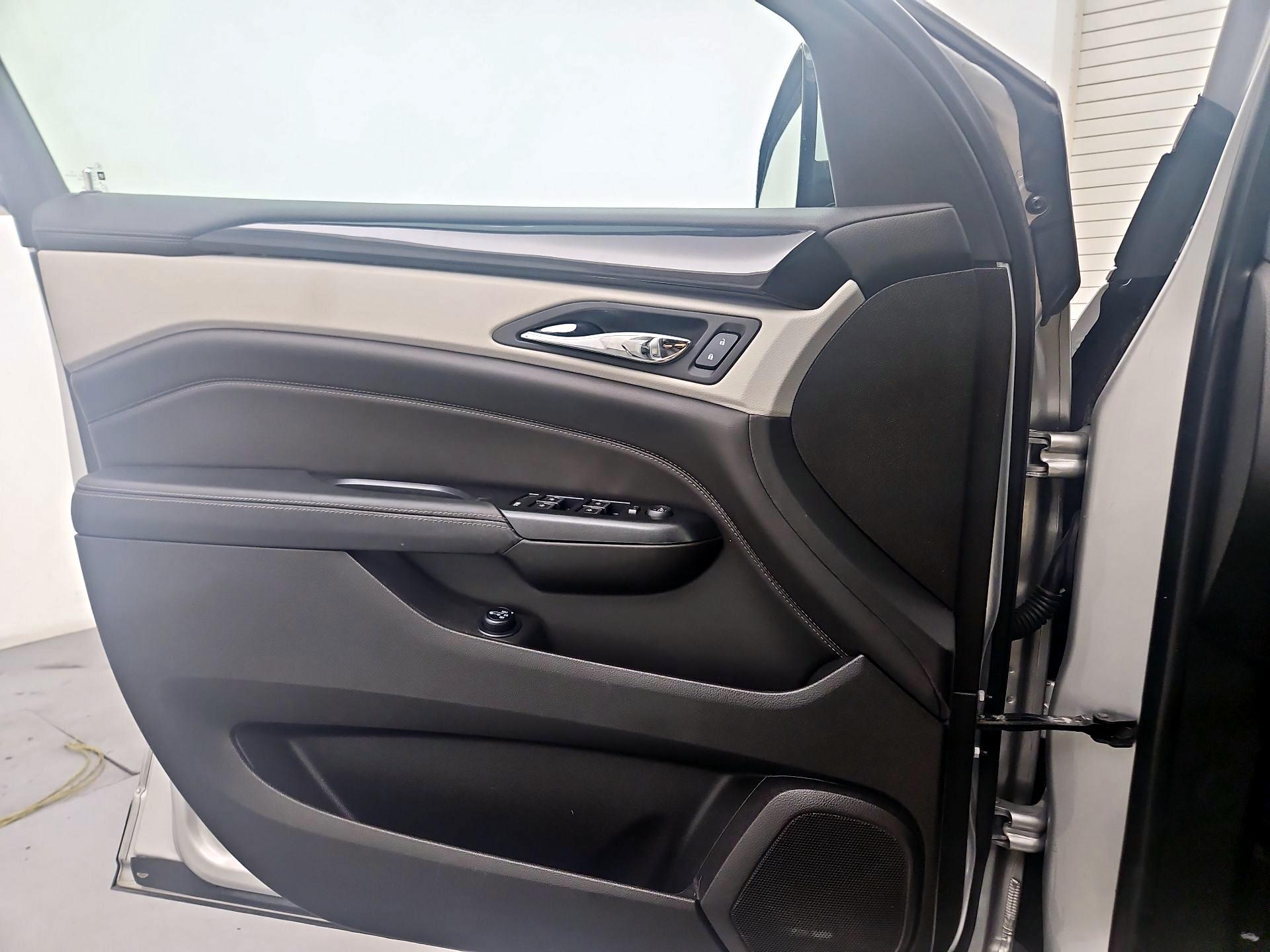 Thumbnail: 2015 Cadillac SRX - 12