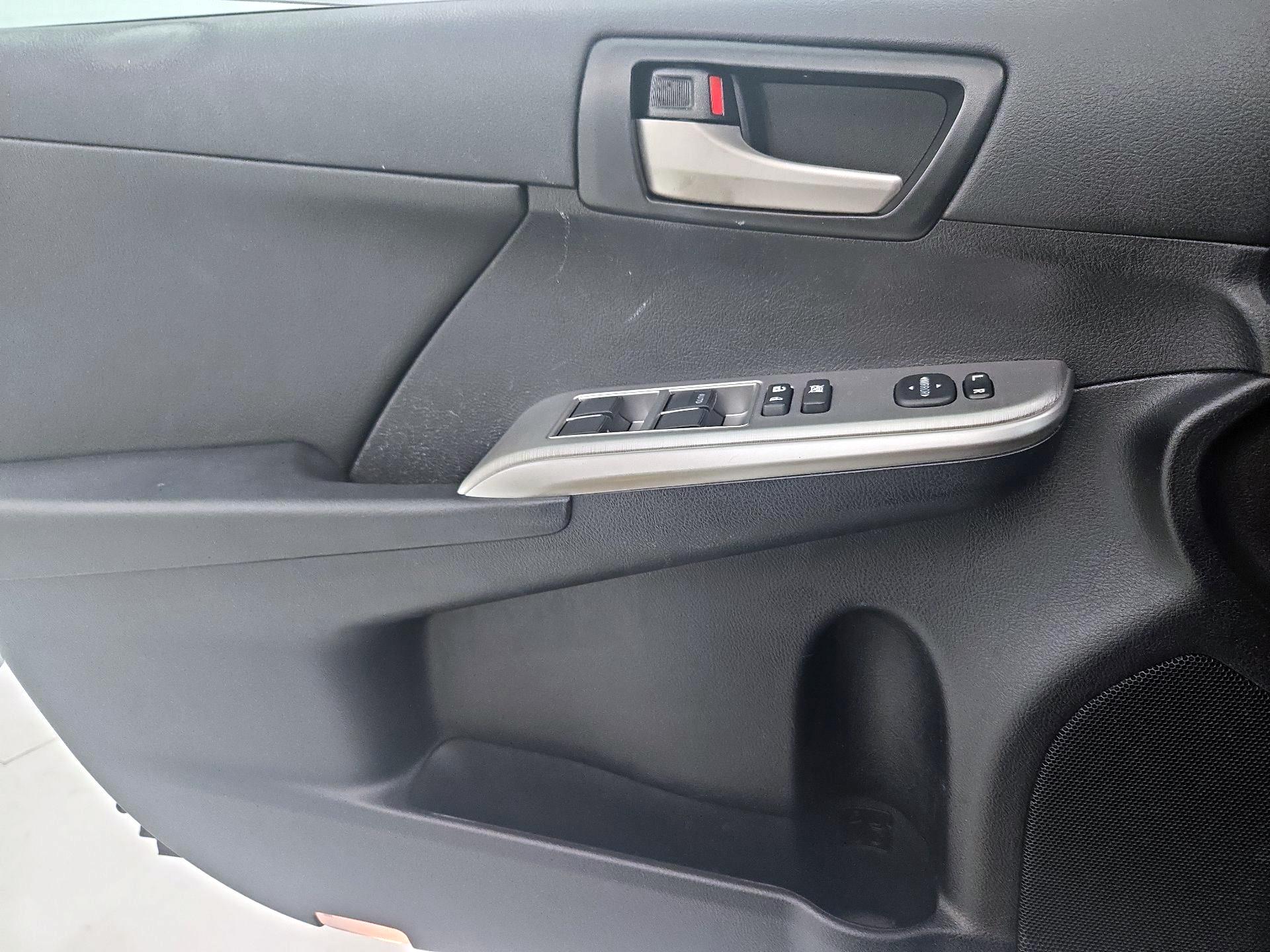 Thumbnail: 2014 Toyota Camry - 12