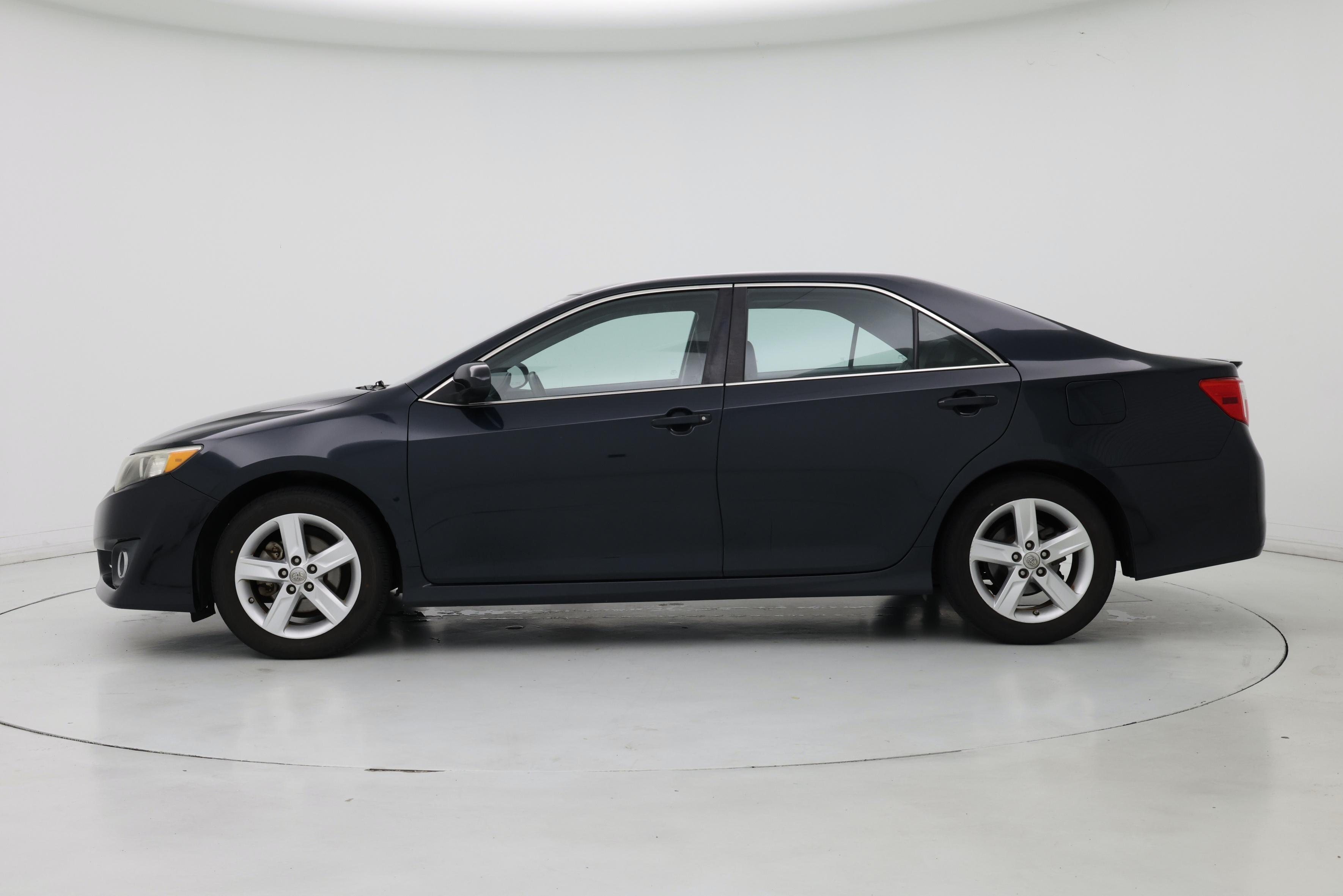 Thumbnail: 2014 Toyota Camry - 3