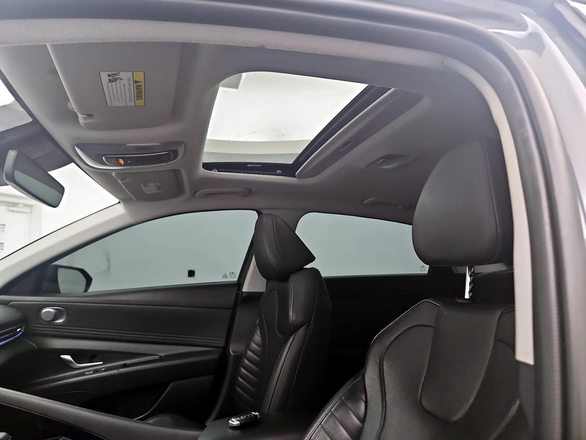 Thumbnail: 2022 Hyundai Elantra - 18