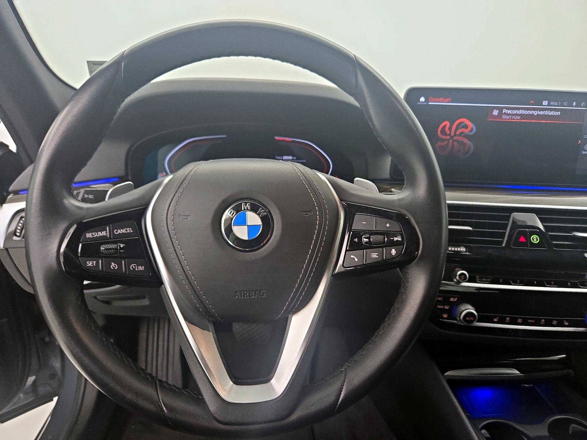 Thumbnail: 2021 BMW 5 Series - 10