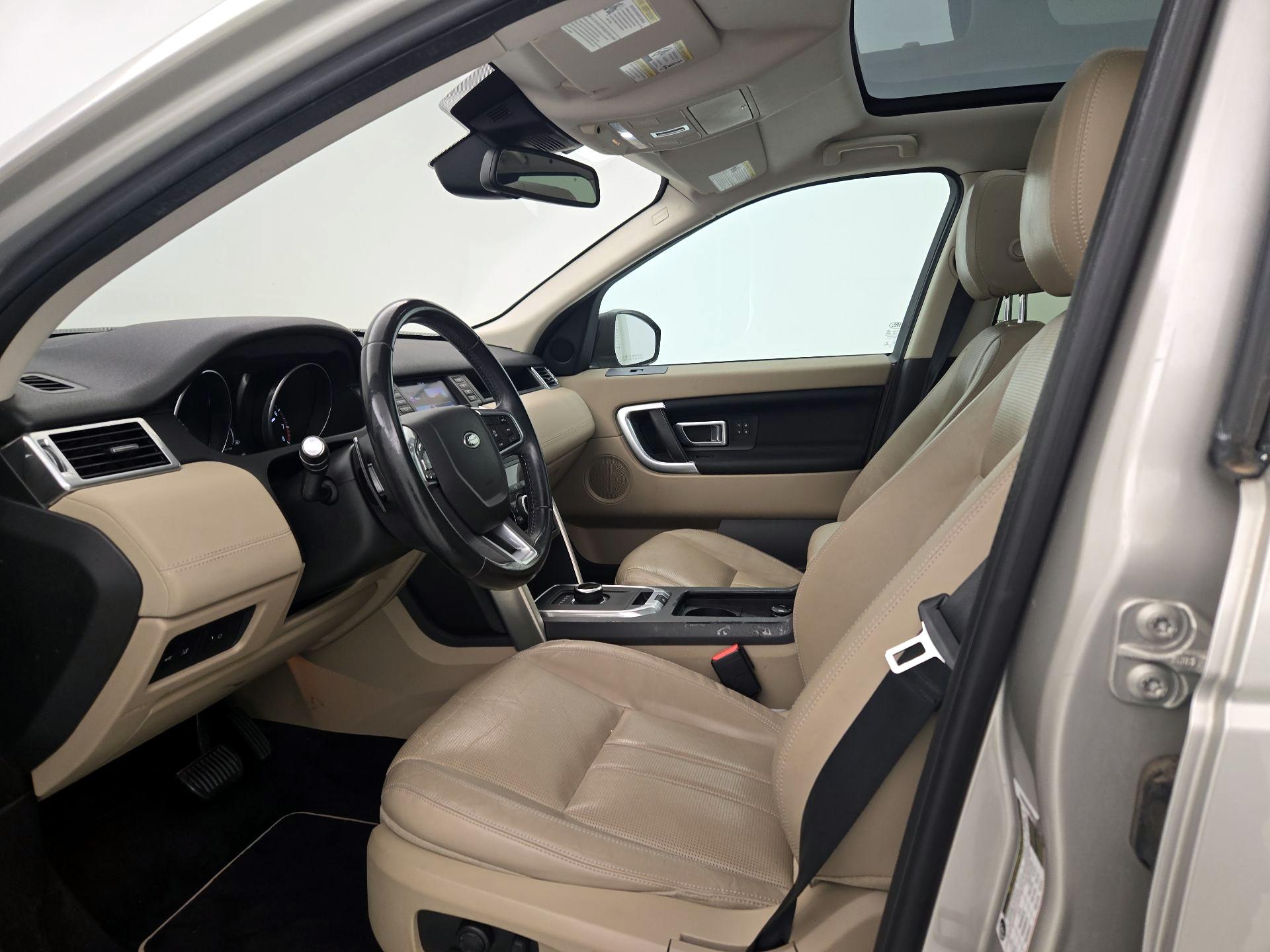 Thumbnail: 2017 Land Rover Discovery Sport - 11