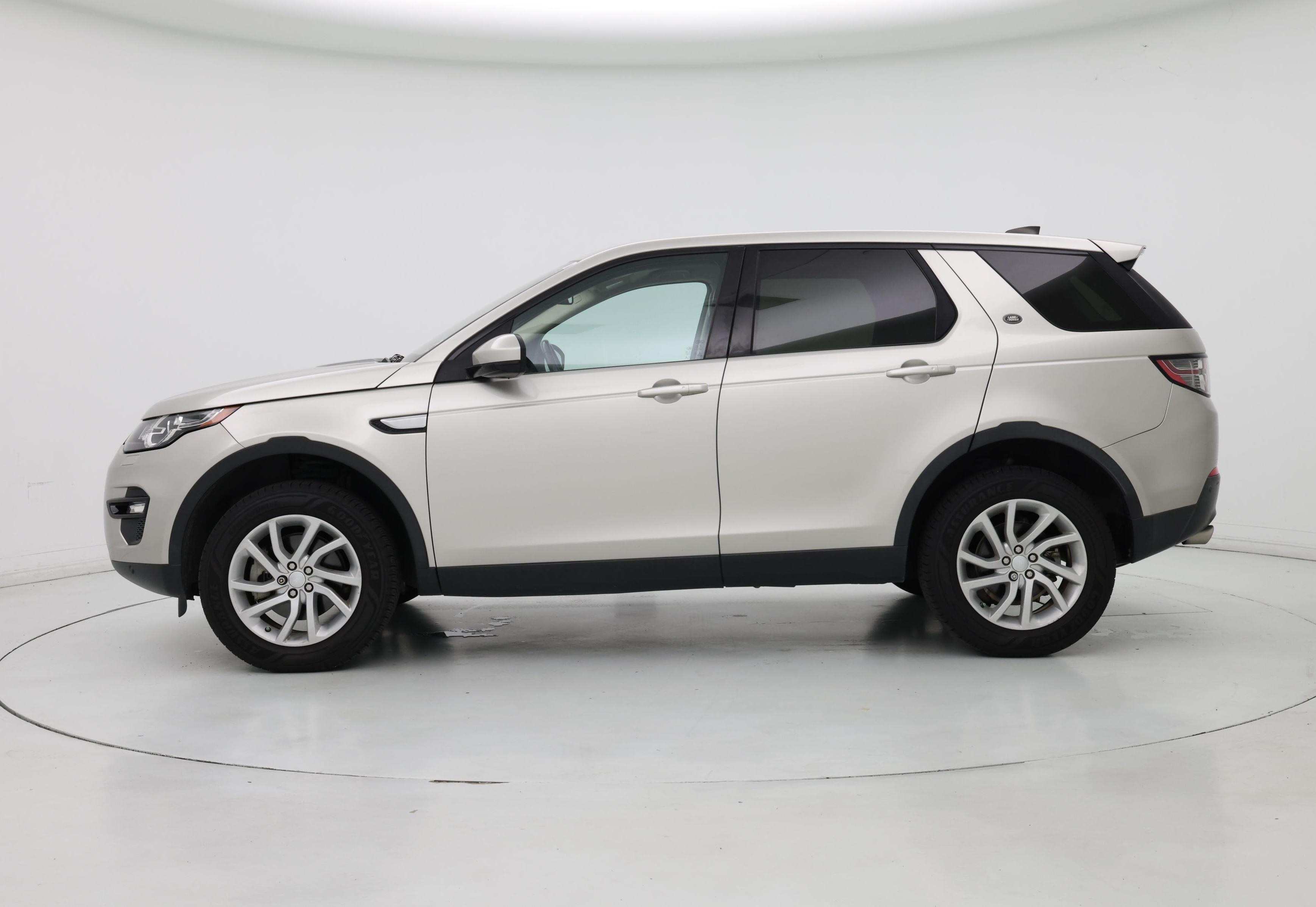 Thumbnail: 2017 Land Rover Discovery Sport - 3