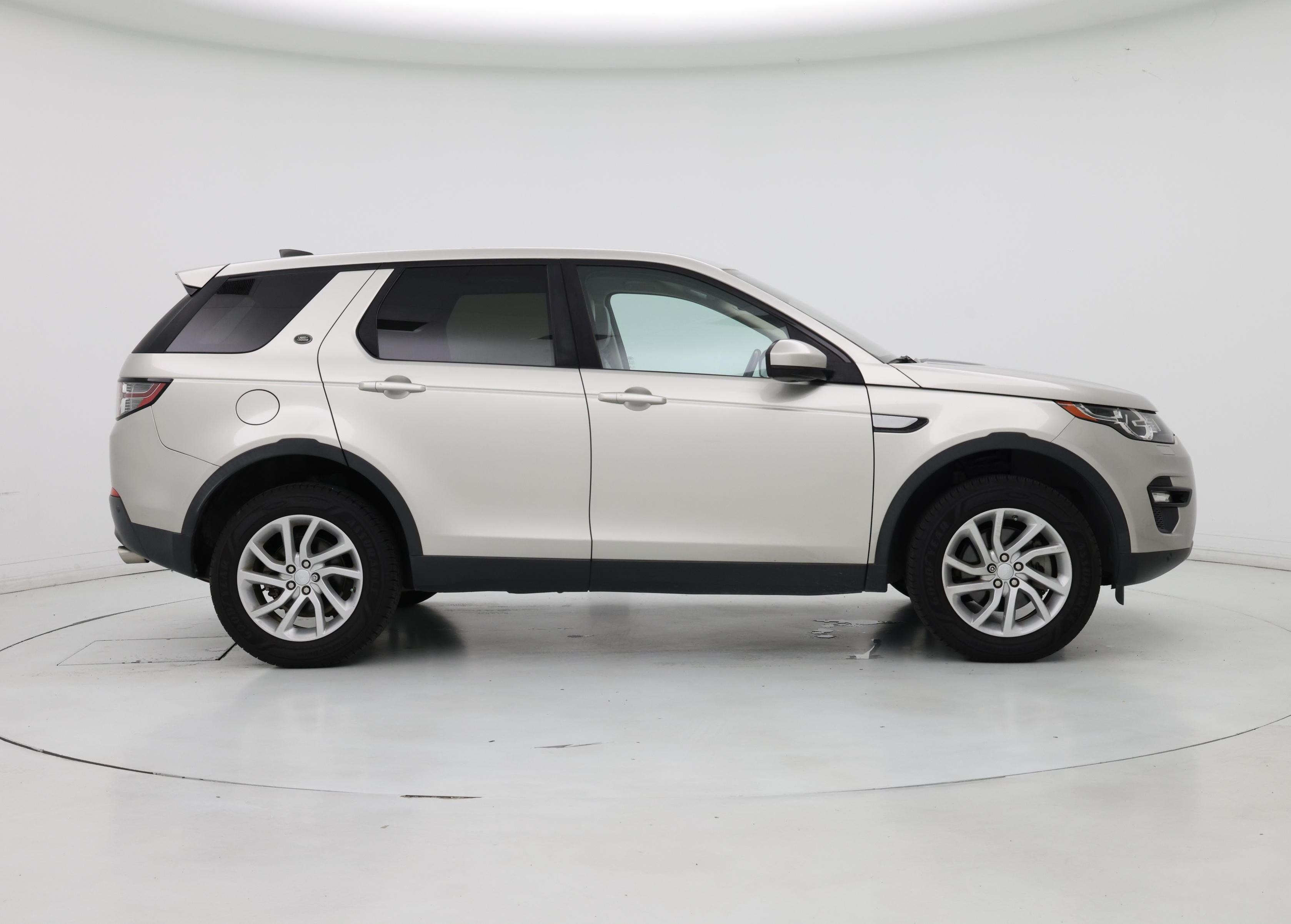 Thumbnail: 2017 Land Rover Discovery Sport - 7