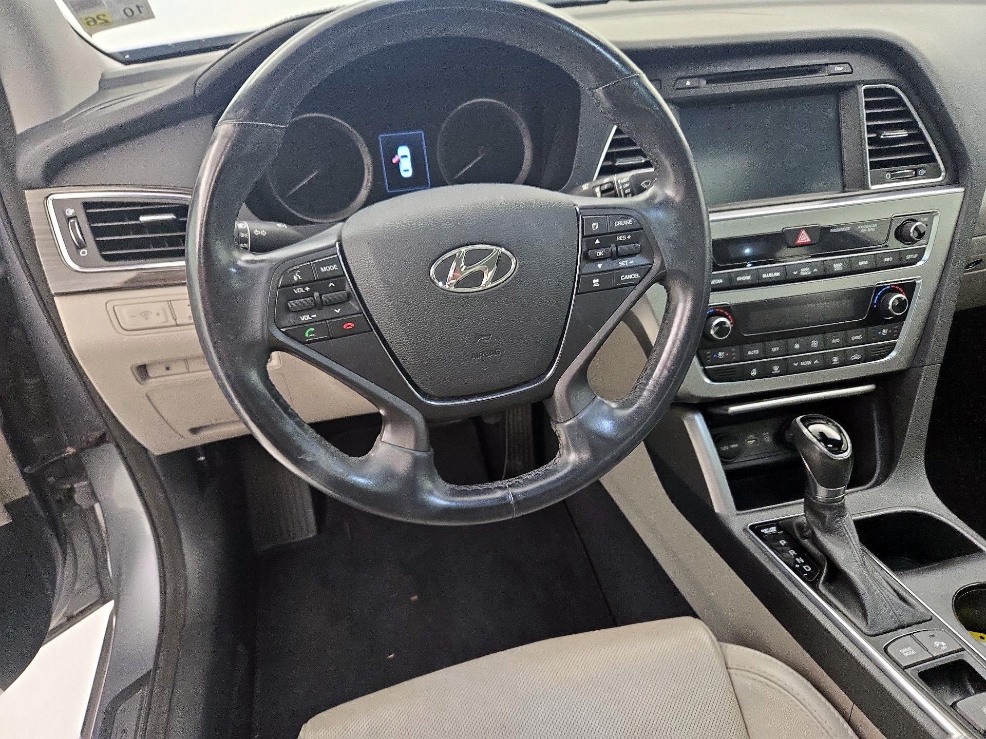 Thumbnail: 2015 Hyundai Sonata - 10