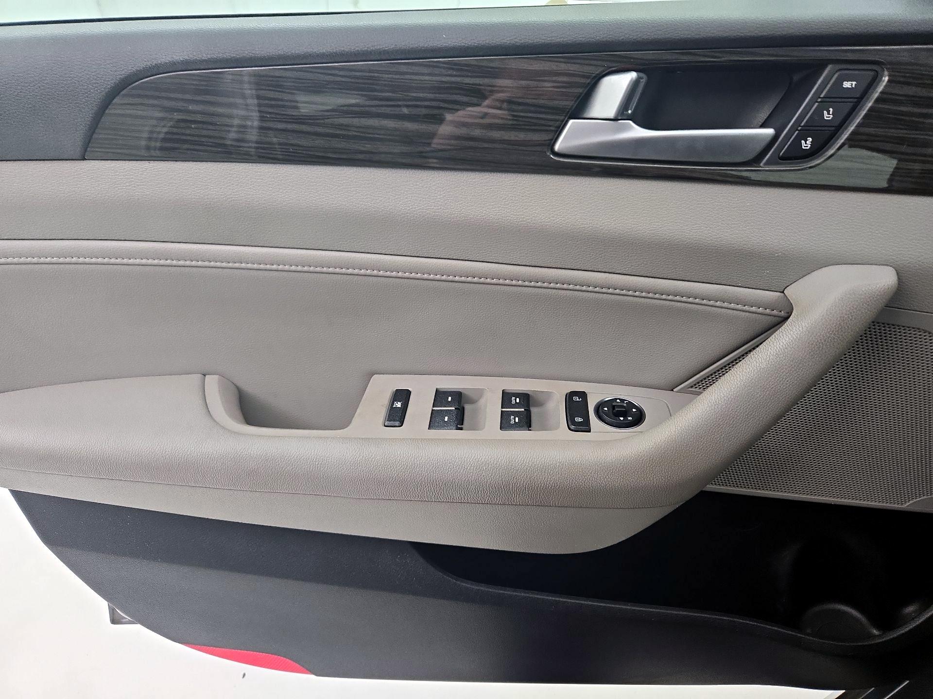 Thumbnail: 2015 Hyundai Sonata - 12
