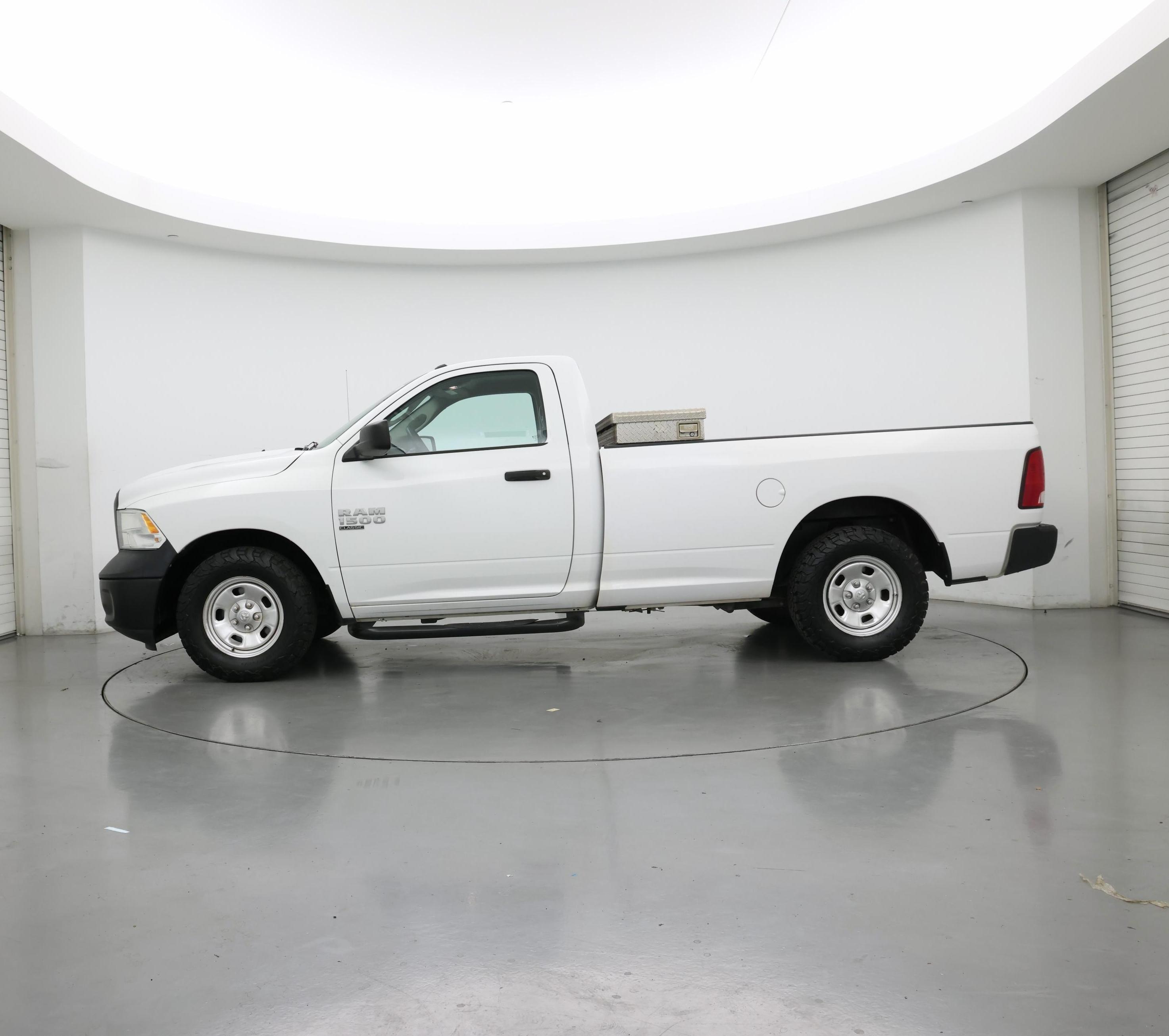 Thumbnail: 2021 RAM 1500 Classic - 3