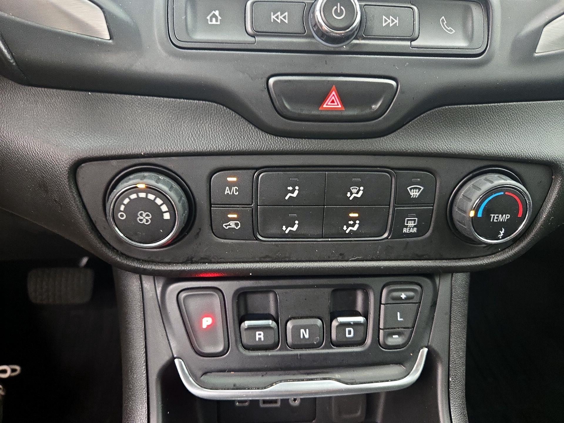 Thumbnail: 2020 GMC Terrain - 16