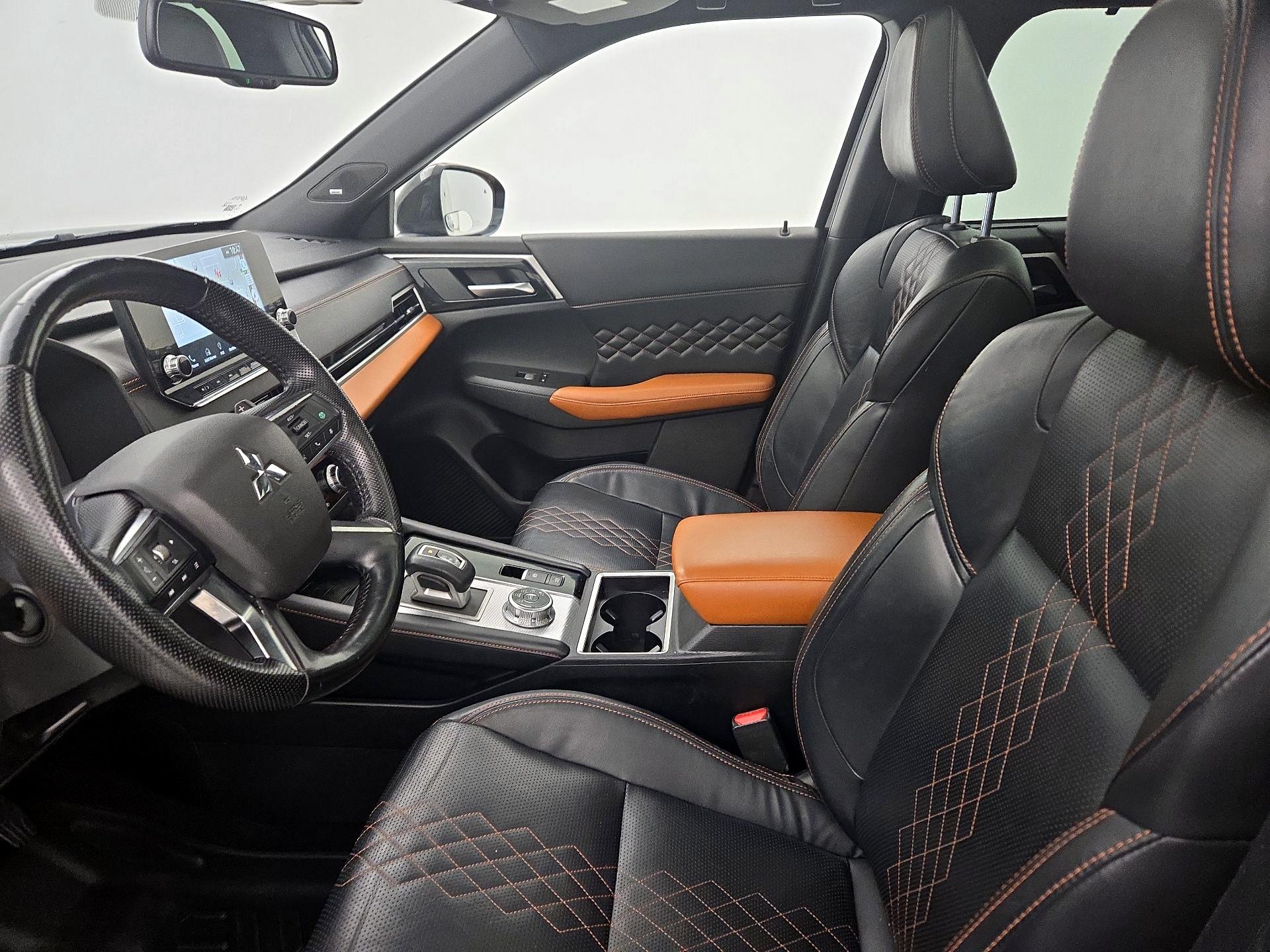 Thumbnail: 2022 Mitsubishi Outlander - 11