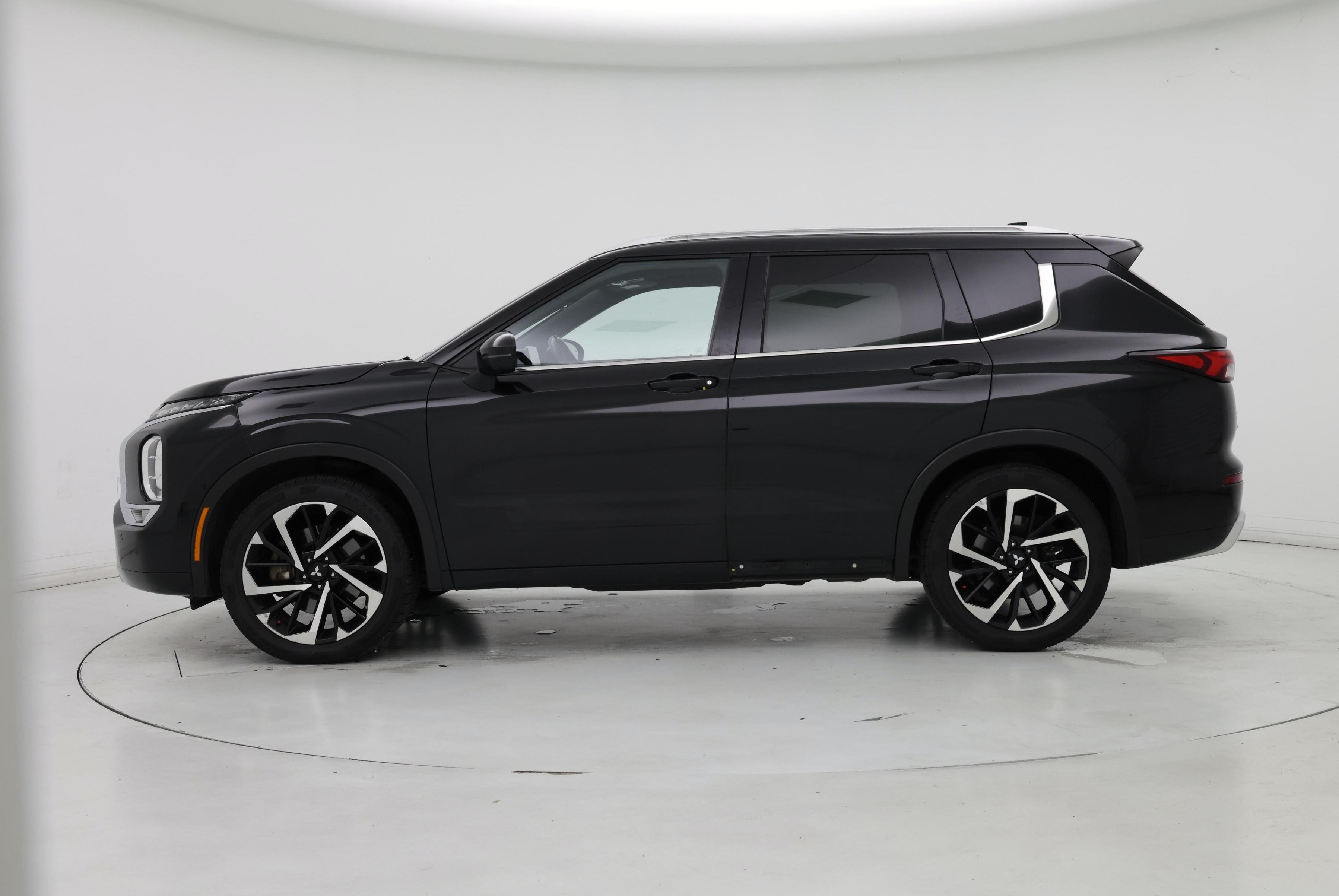 Thumbnail: 2022 Mitsubishi Outlander - 3