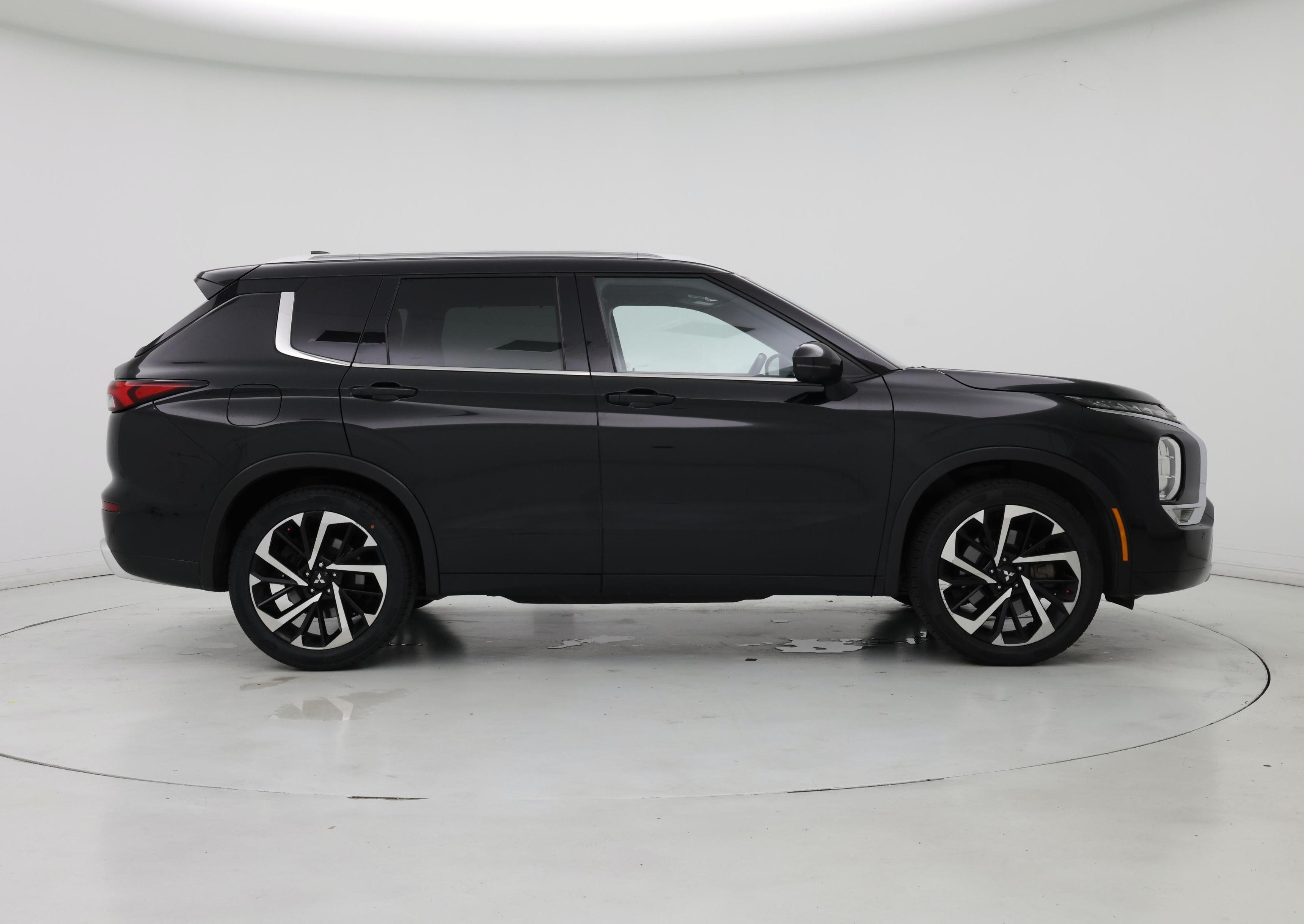 Thumbnail: 2022 Mitsubishi Outlander - 7