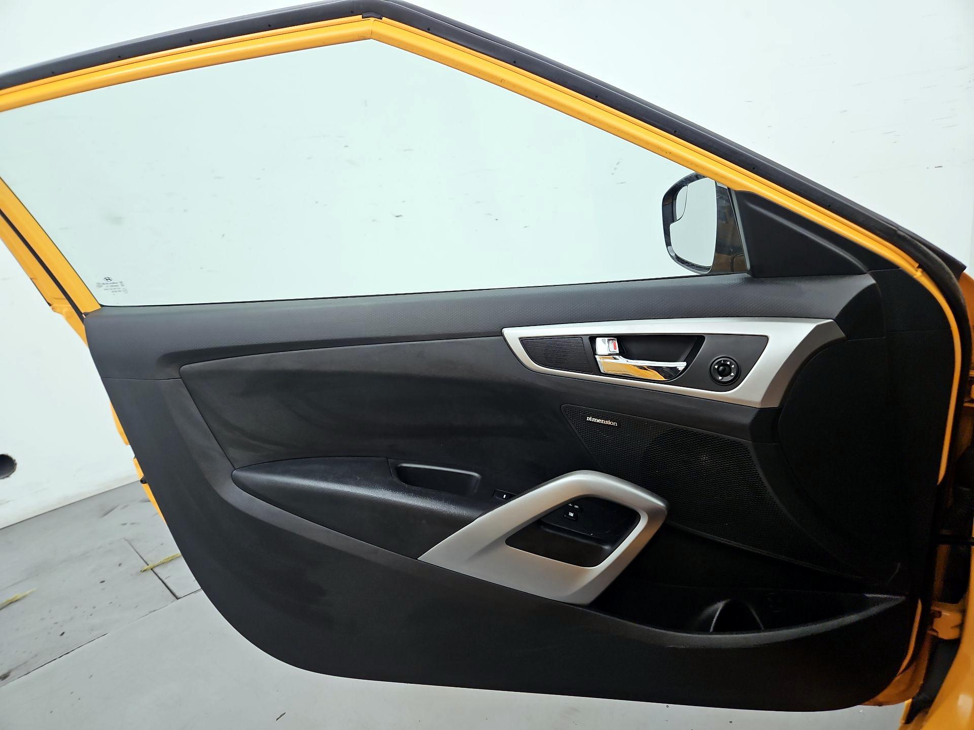 Thumbnail: 2017 Hyundai Veloster - 12