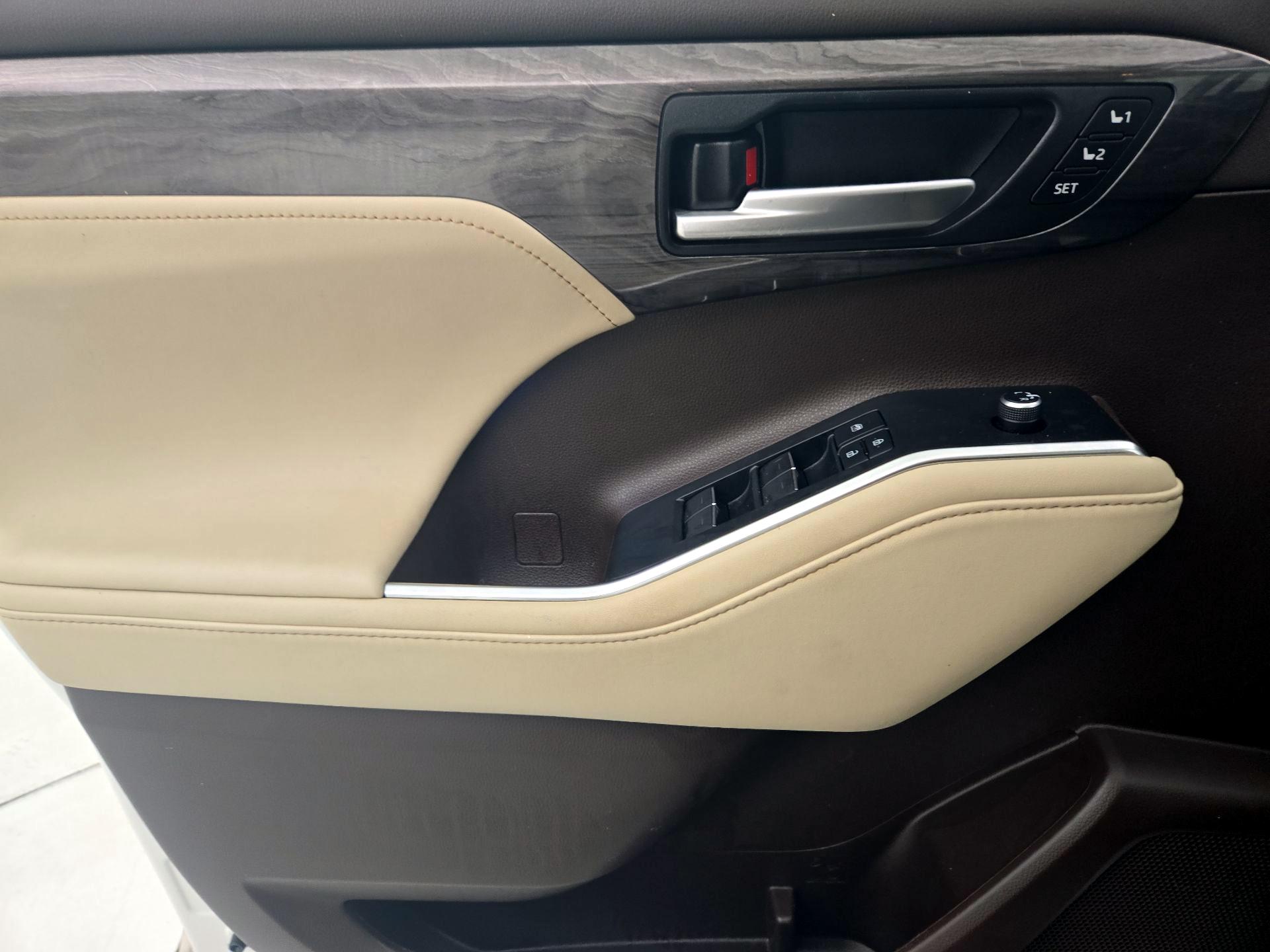 Thumbnail: 2020 Toyota Highlander - 12
