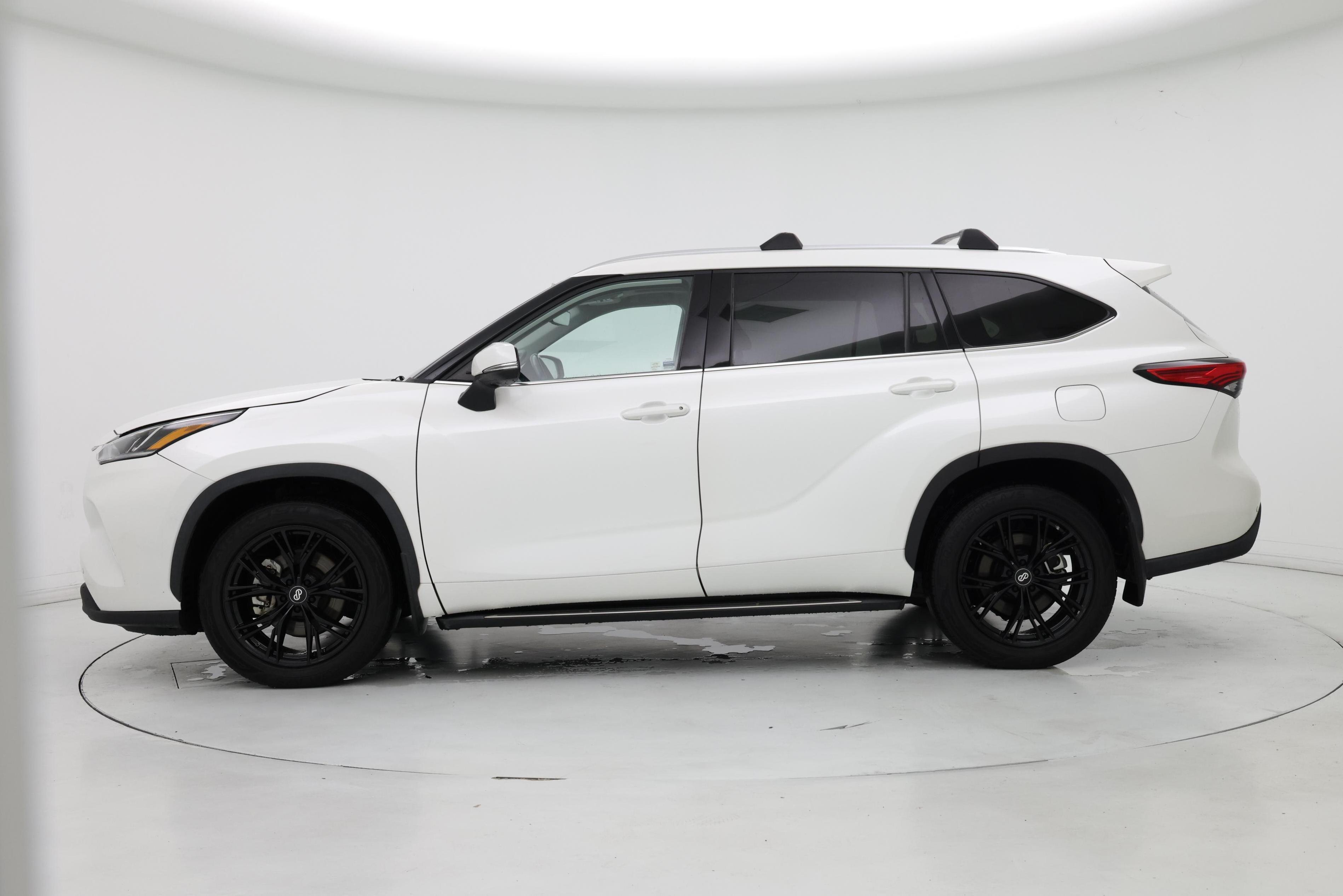 Thumbnail: 2020 Toyota Highlander - 3