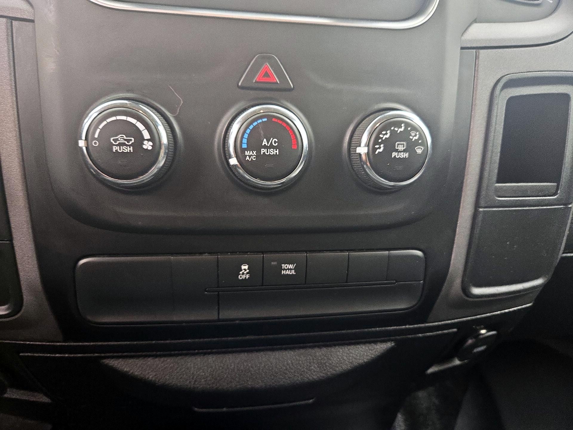 Thumbnail: 2019 RAM 1500 Classic - 16