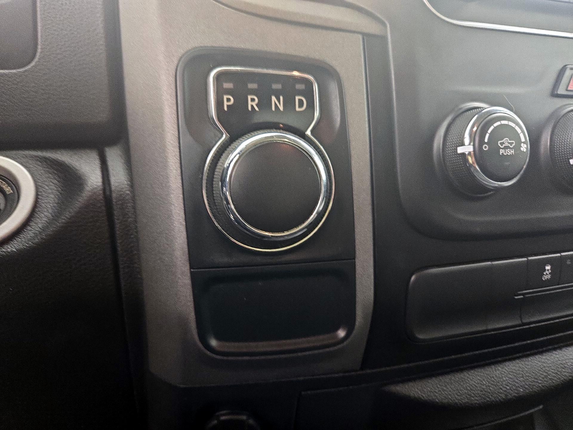Thumbnail: 2019 RAM 1500 Classic - 17