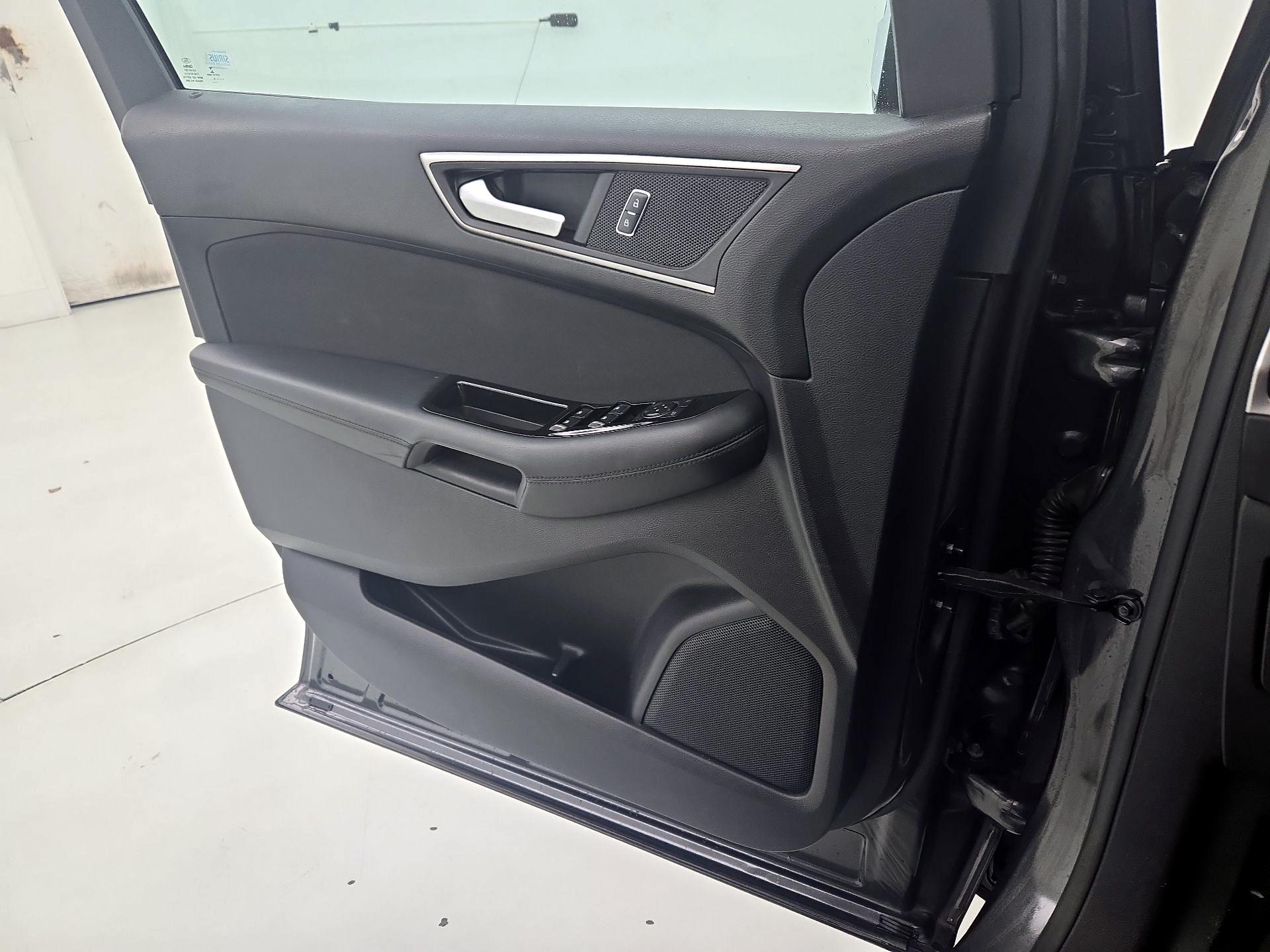 Thumbnail: 2015 Ford Edge - 12