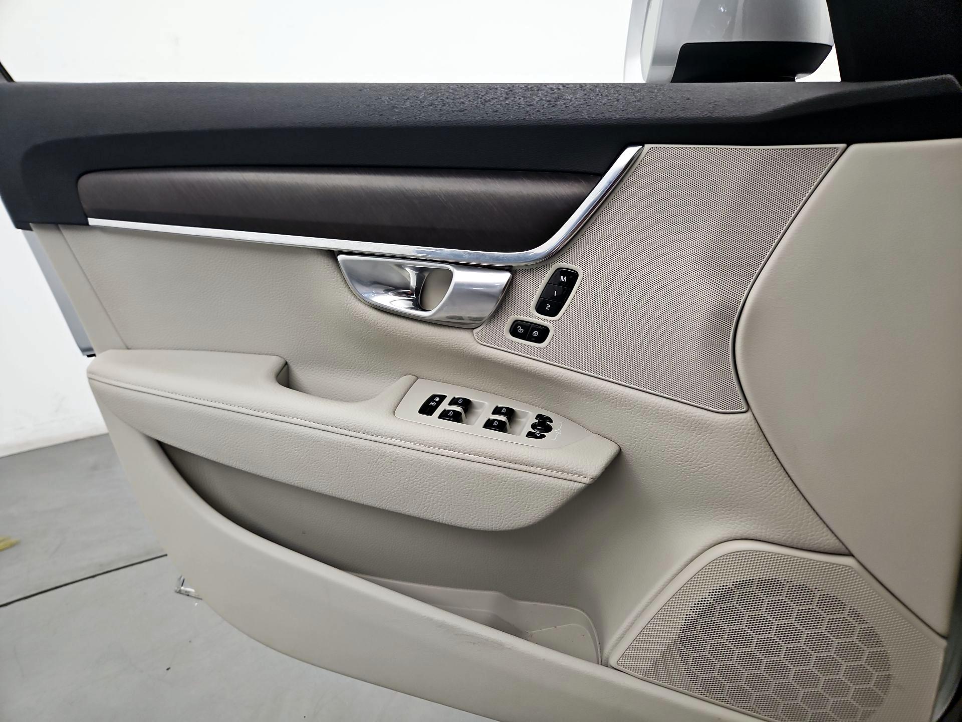 Thumbnail: 2018 Volvo V90 - 12