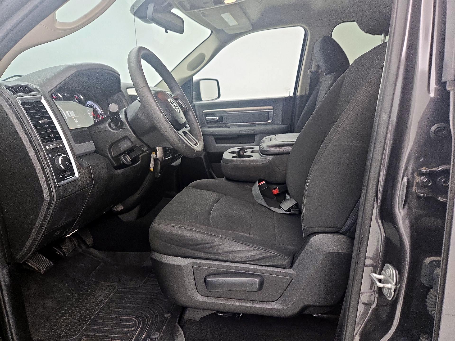 Thumbnail: 2019 RAM 1500 Classic - 11