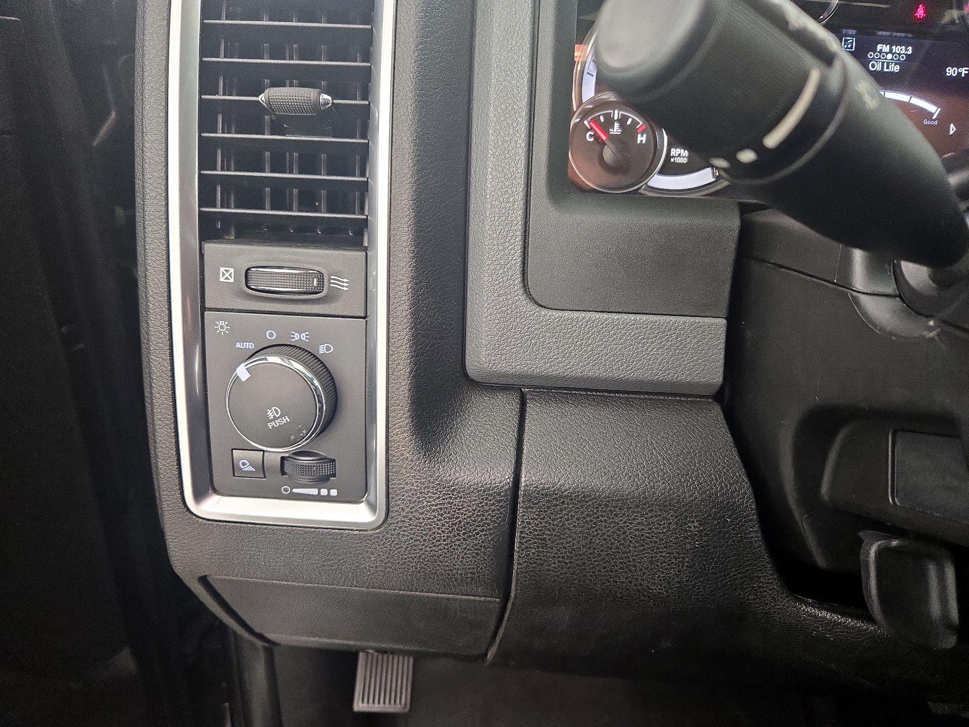Thumbnail: 2019 RAM 1500 Classic - 13