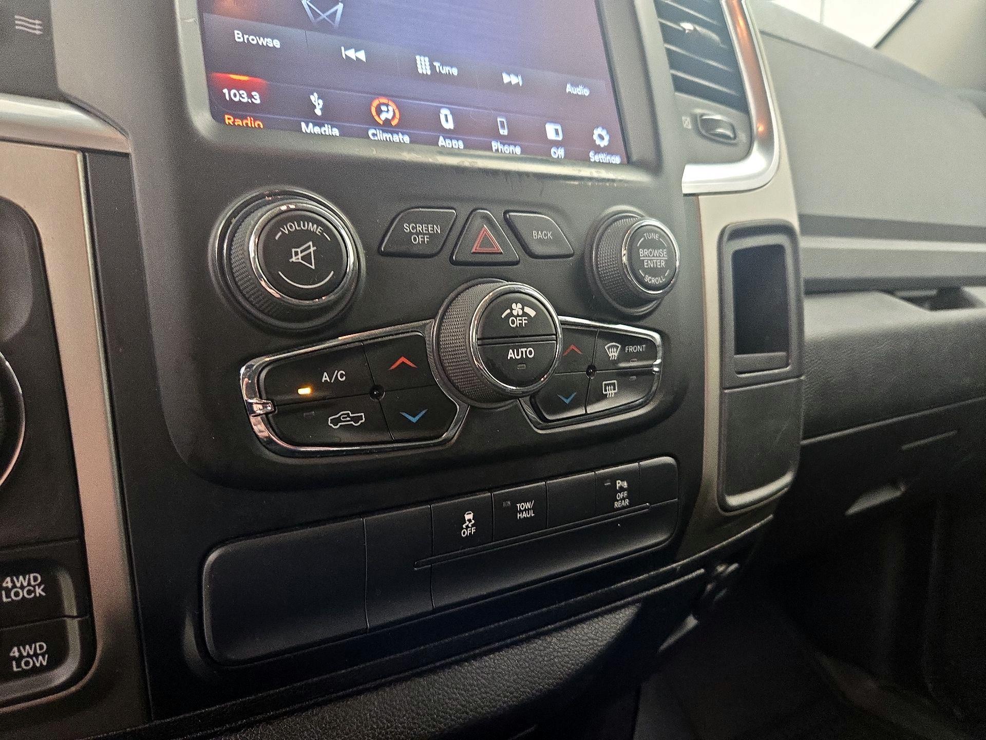 Thumbnail: 2019 RAM 1500 Classic - 16