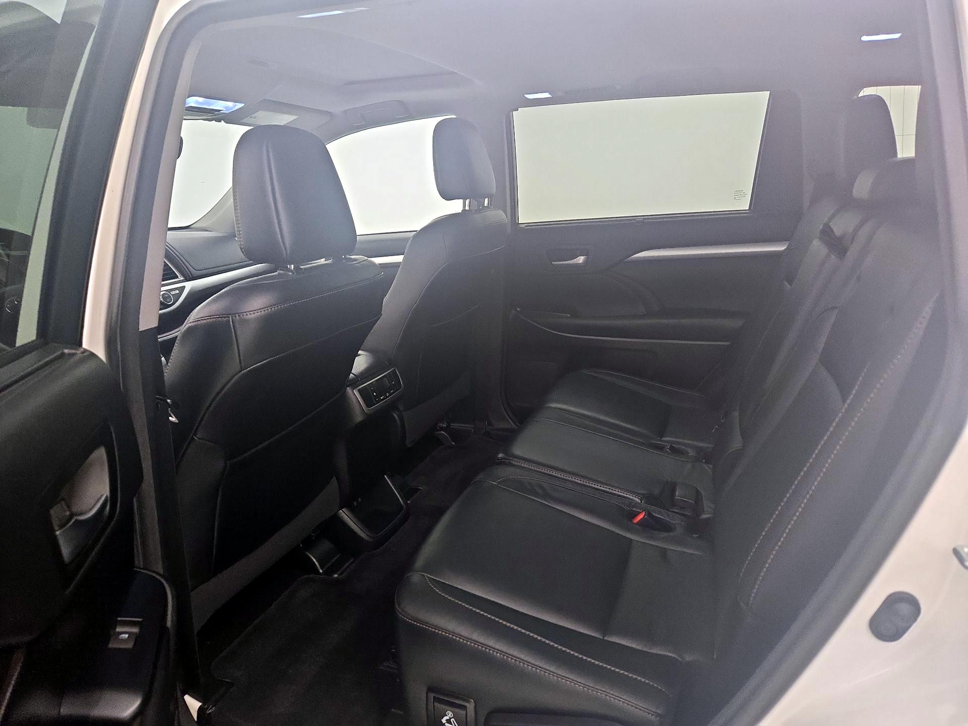 Thumbnail: 2017 Toyota Highlander - 20