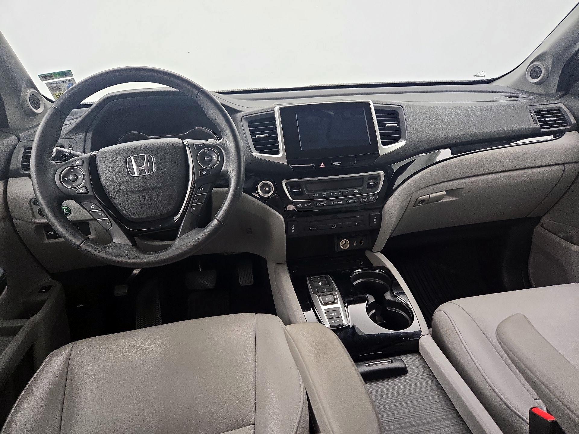 Thumbnail: 2017 Honda Pilot - 9